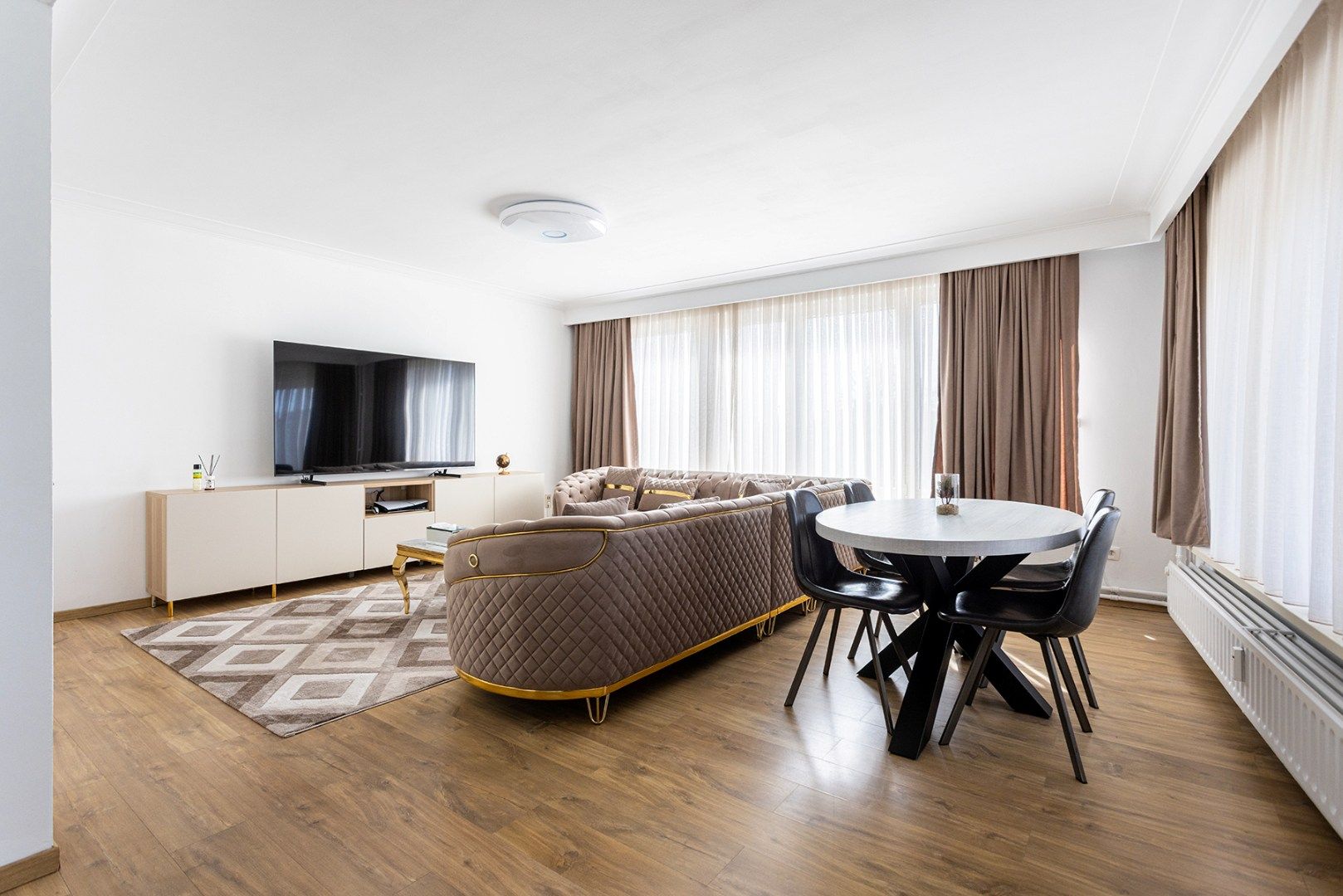 Hoofdfoto van de publicatie: Instapklaar hoekappartement met 2 slaapkamers en terras!