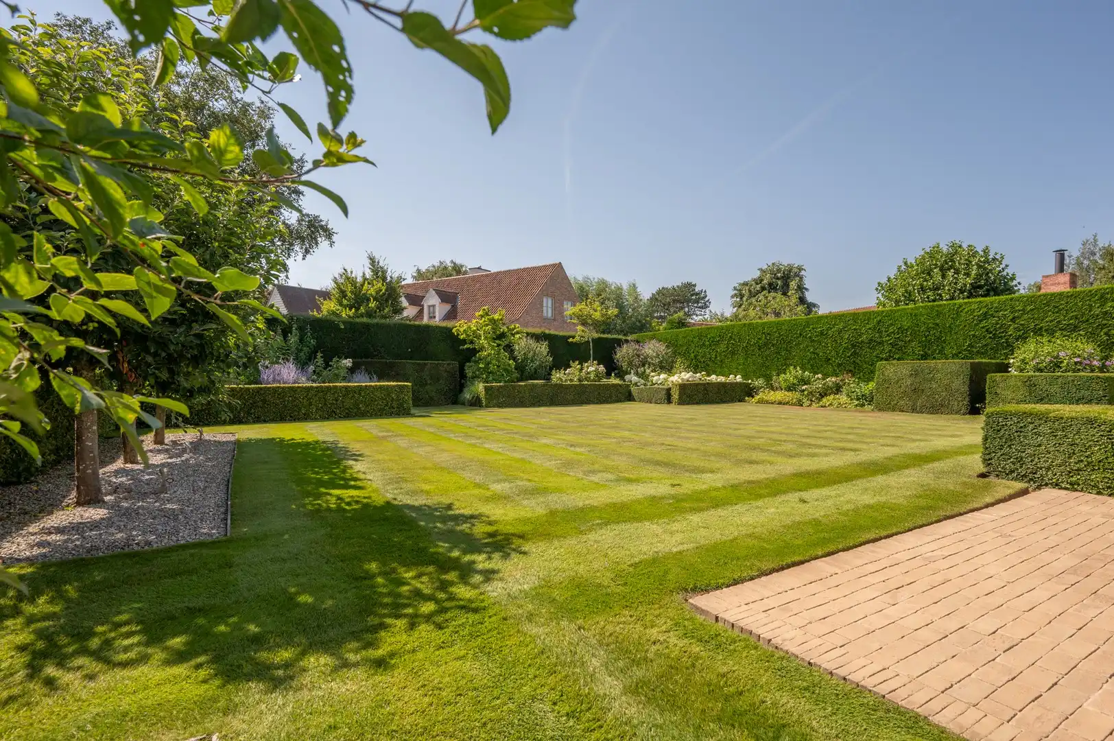 Vrijstaande villa, rustig gelegen in een aangename residentiële omgeving aan de rand van Knokke. foto 13
