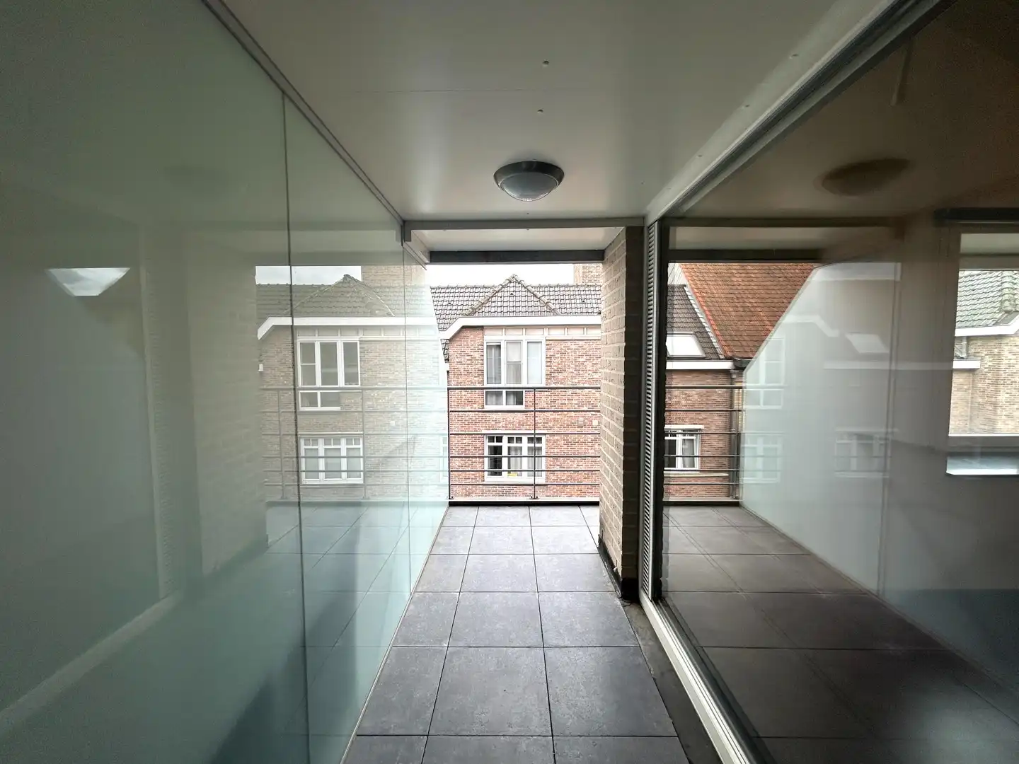 Instapklaar appartement nabij centrum Oostrozebeke! foto 5