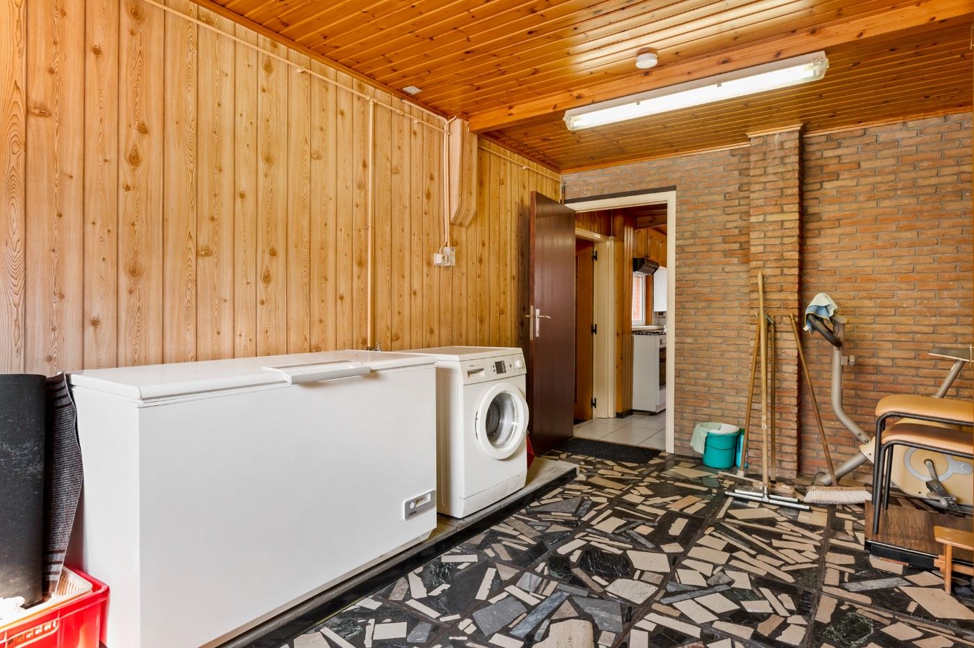 Tof gelegen, te renoveren woning met 2 slpk., garage en tuin foto 2
