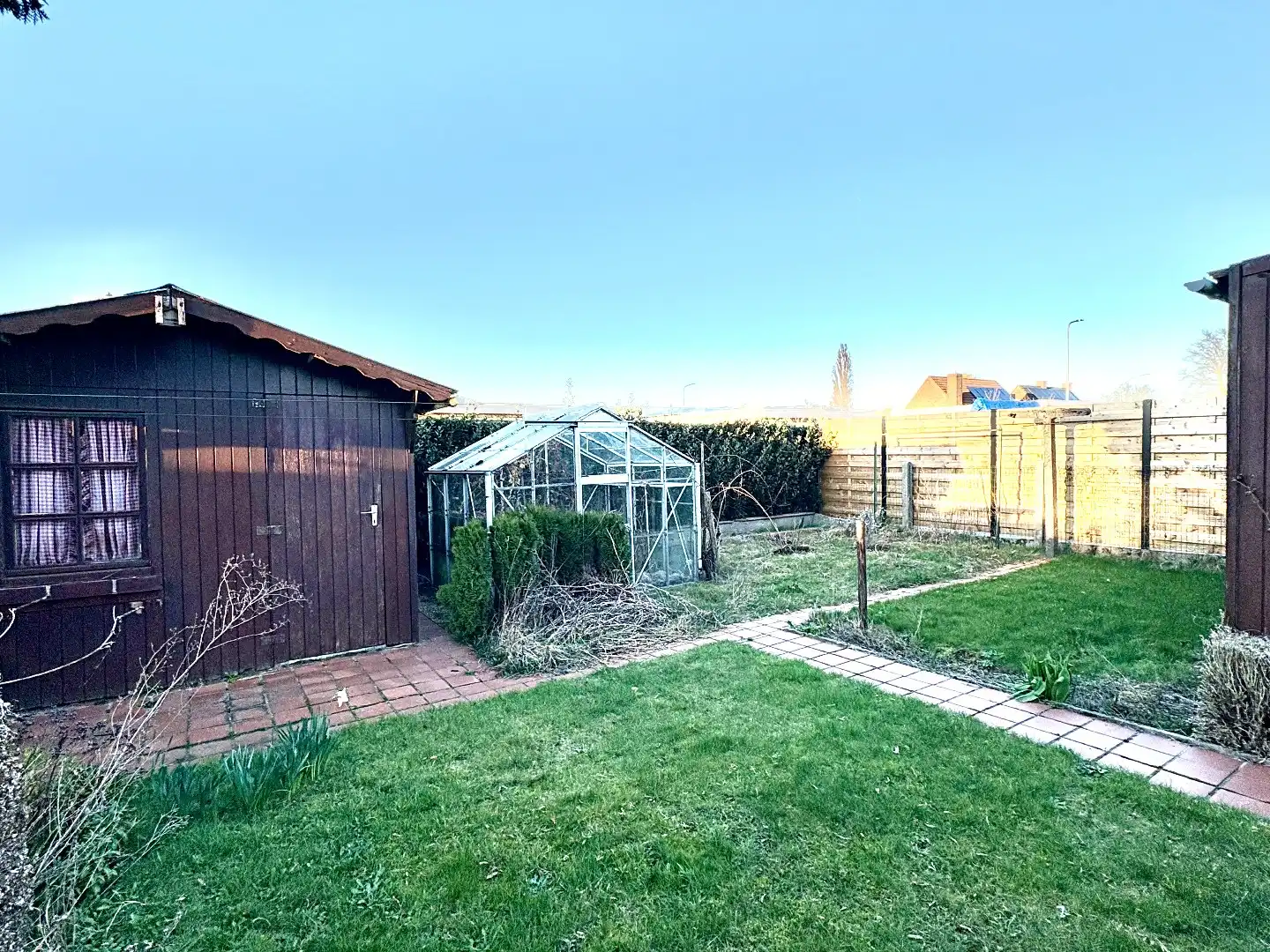 Gelijkvloerse woning op 408m² met 3slks, garage en tuin. foto 4