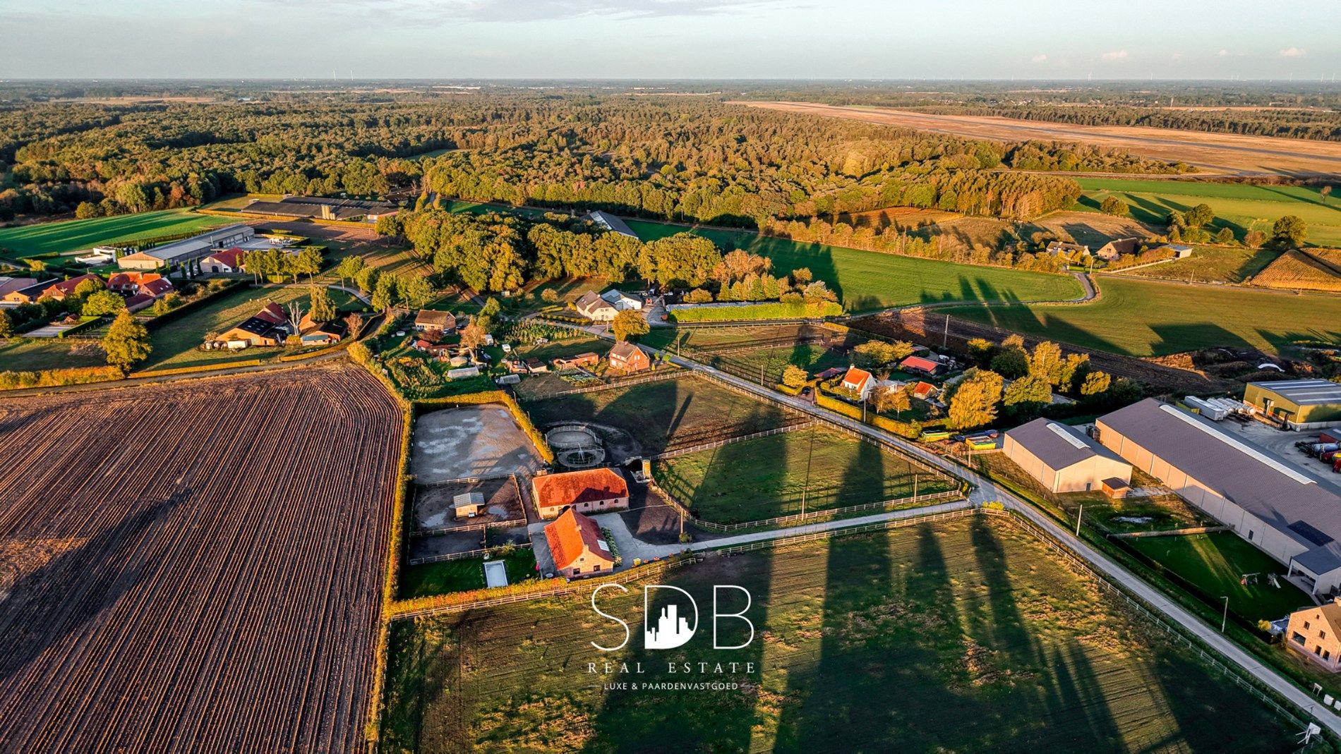 Prachtige landelijke woning met hippische accommodatie op 2,5hectare foto 39