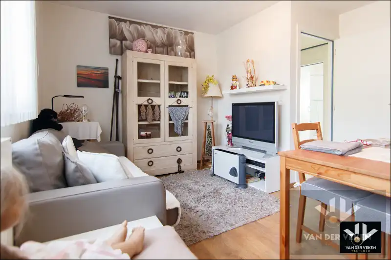 Rustig gelegen, goed onderhouden, instapklare en energiezuinige woning met veel licht en ruimte foto 16