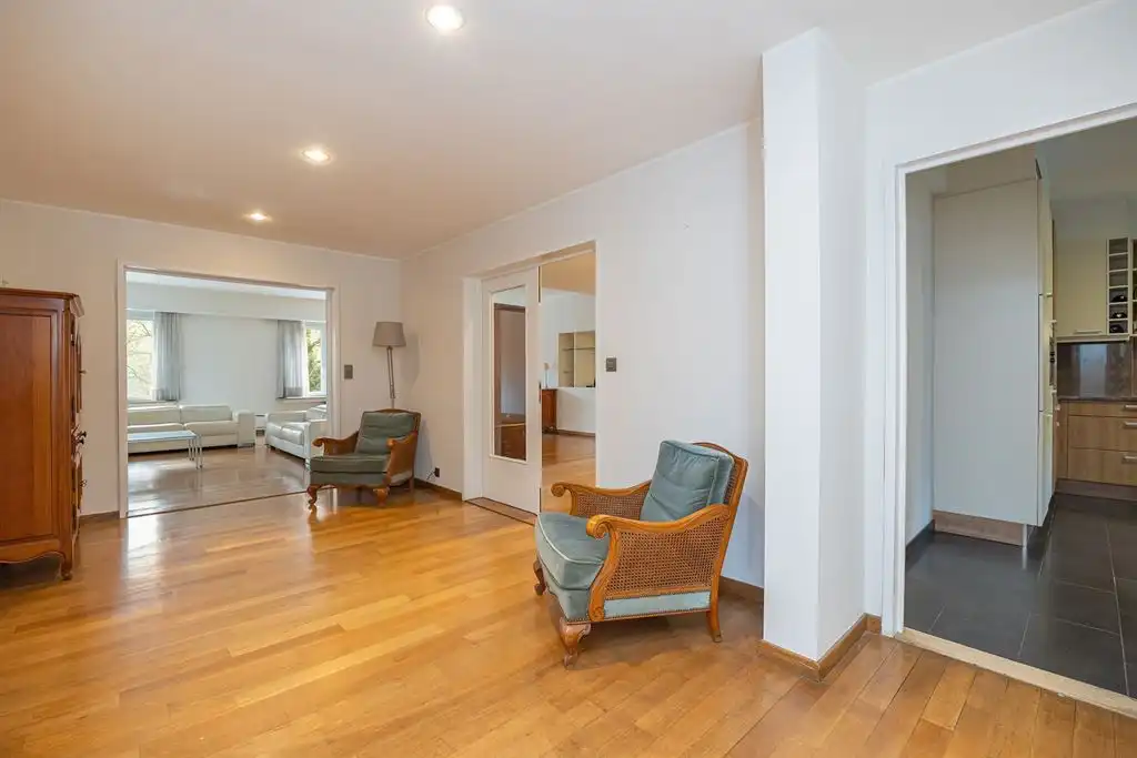 Ruim appartement met terras en zicht op Stadspark foto 5