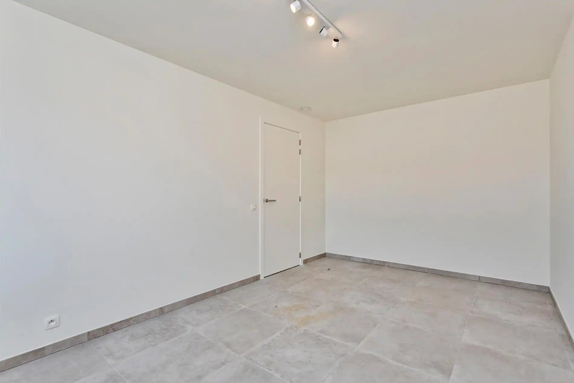 Nieuwbouwwoning met 4 slaapkamers en 2 badkamers! foto 14