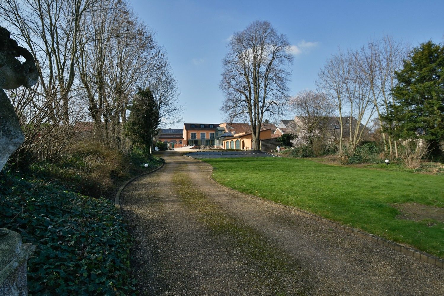 Exclusieve standingvolle villa met impressionante tuinkamer en riante terrassen op een parkdomein te Riemst foto 32