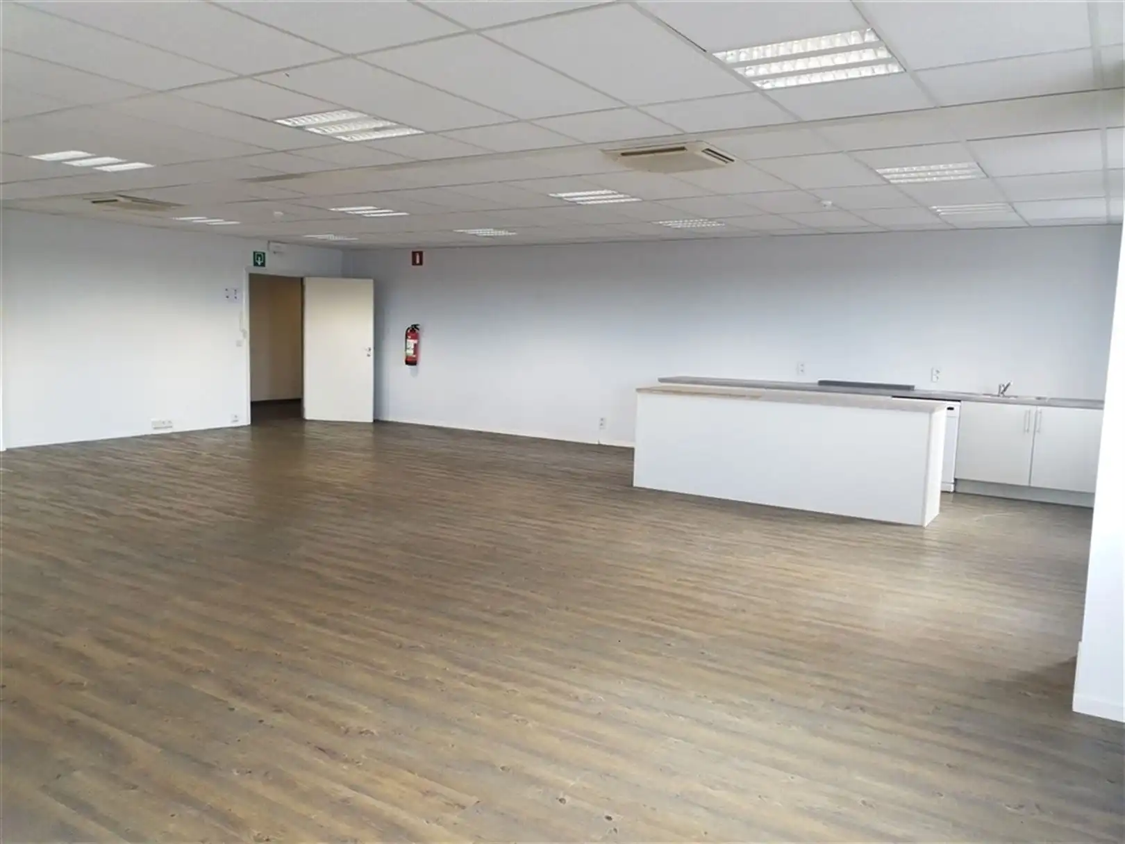 Budgetvriendelijke kantoren langs E40 in Drongen foto 6