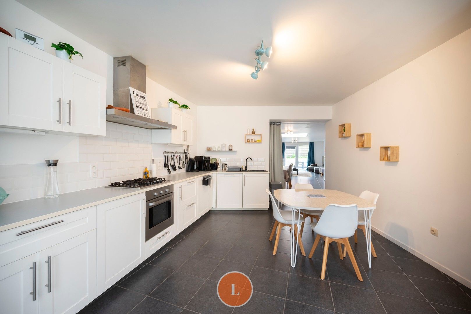 Woning met 4 slaapkamers en garage te koop in Menen foto 3