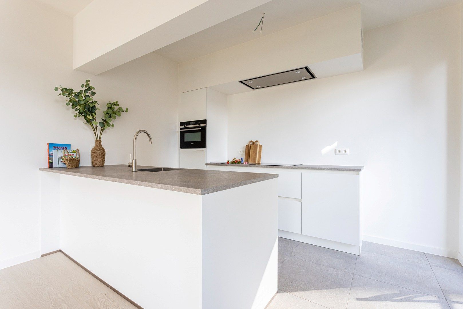 Vernieuwbouw appartement (1v) met 3 slaapkamers en twee terrassen!  foto 2