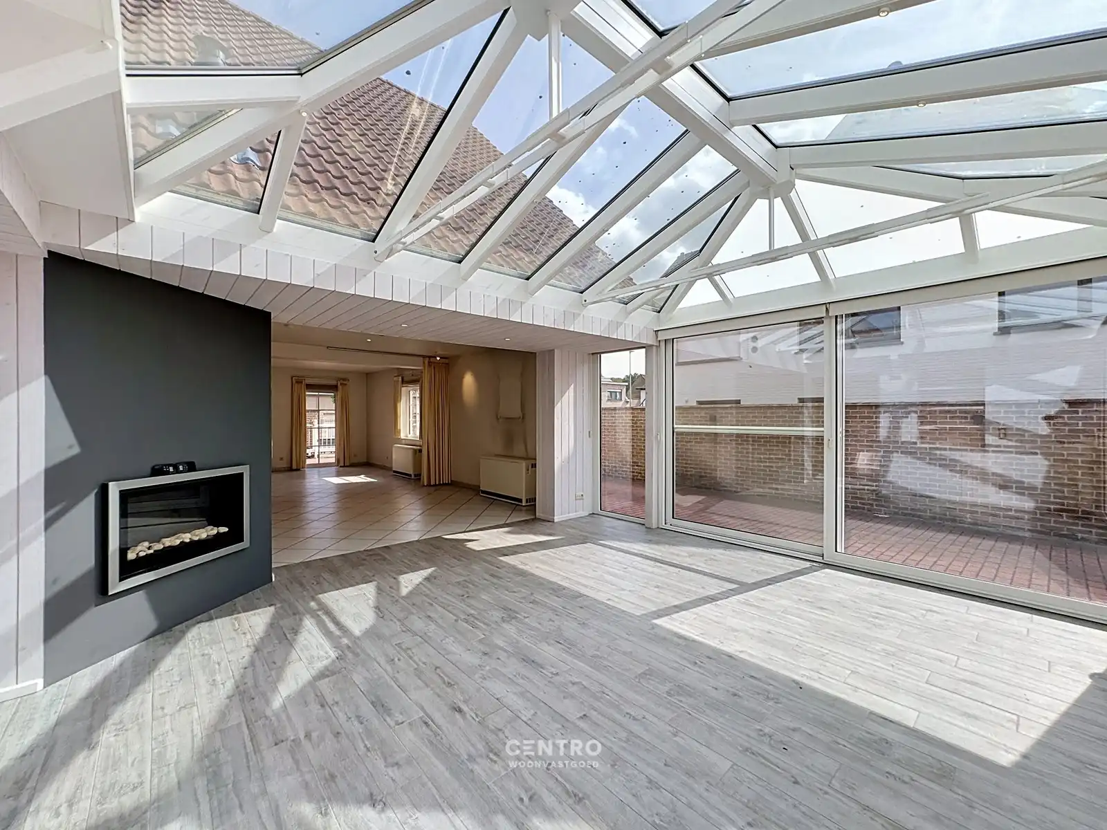 Ruime woning met opslagruimte in aangename omgeving! foto 17