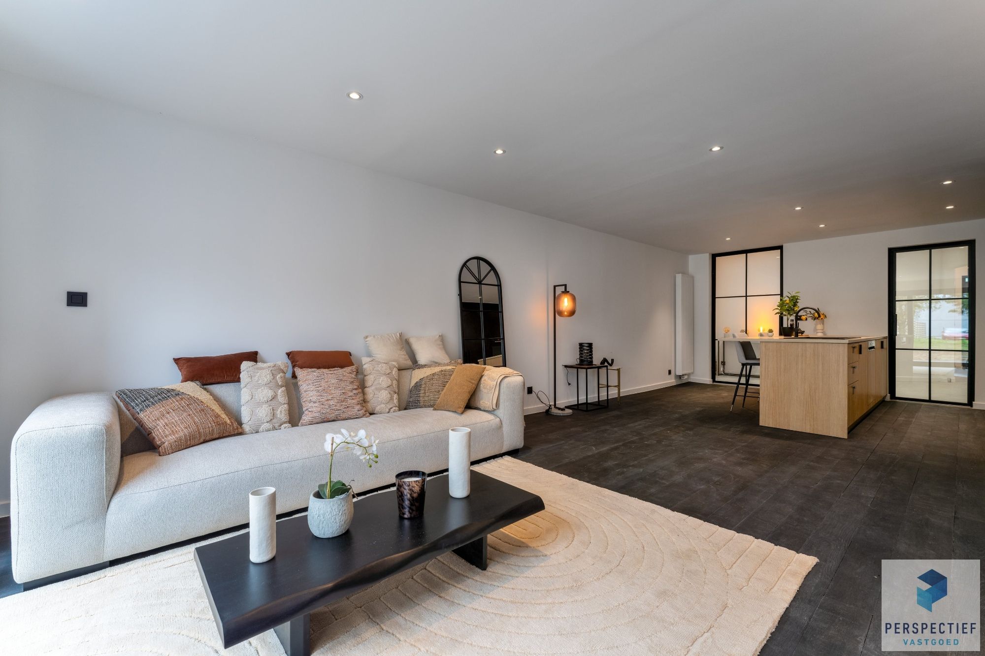 Stijlvol gerenoveerde woning met tuin op toplocatie foto 8