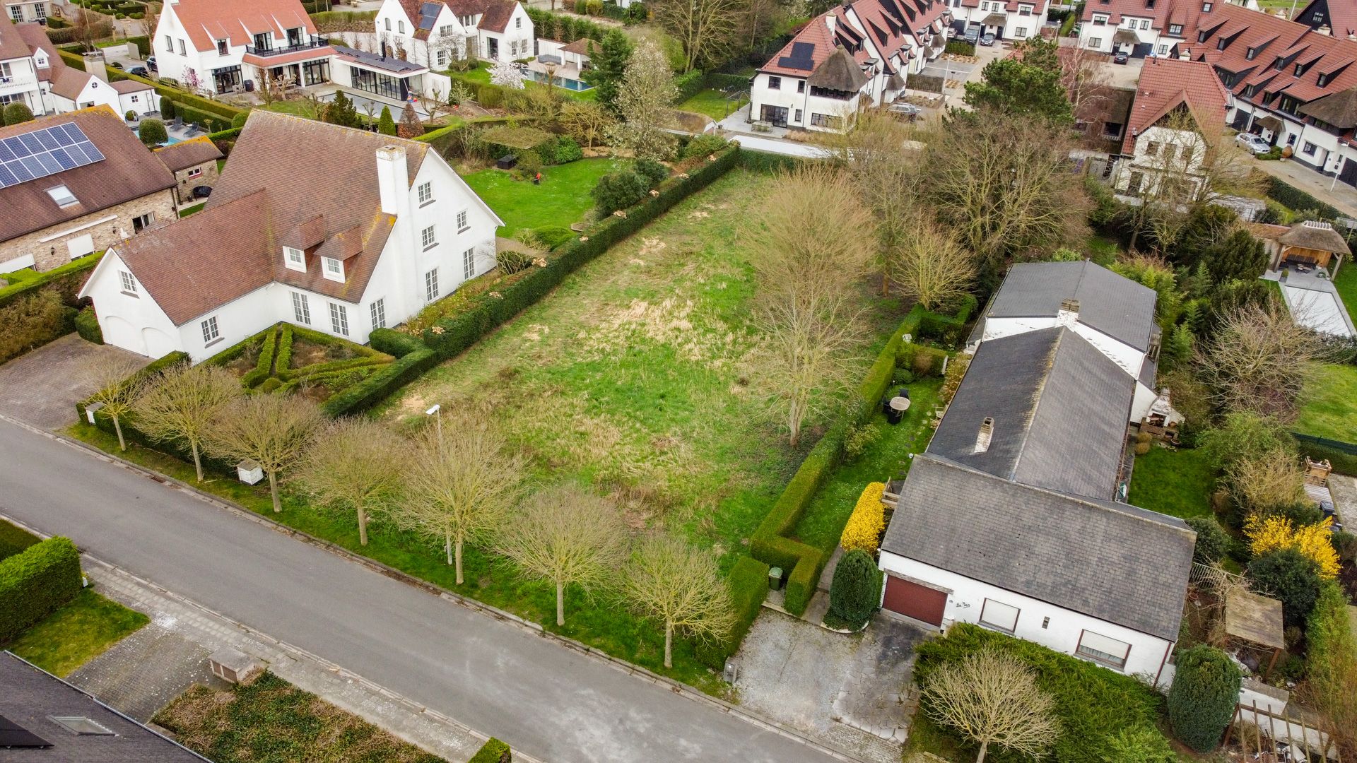 Uitzonderlijke bouwgrond in een residentiële villawijk foto 5