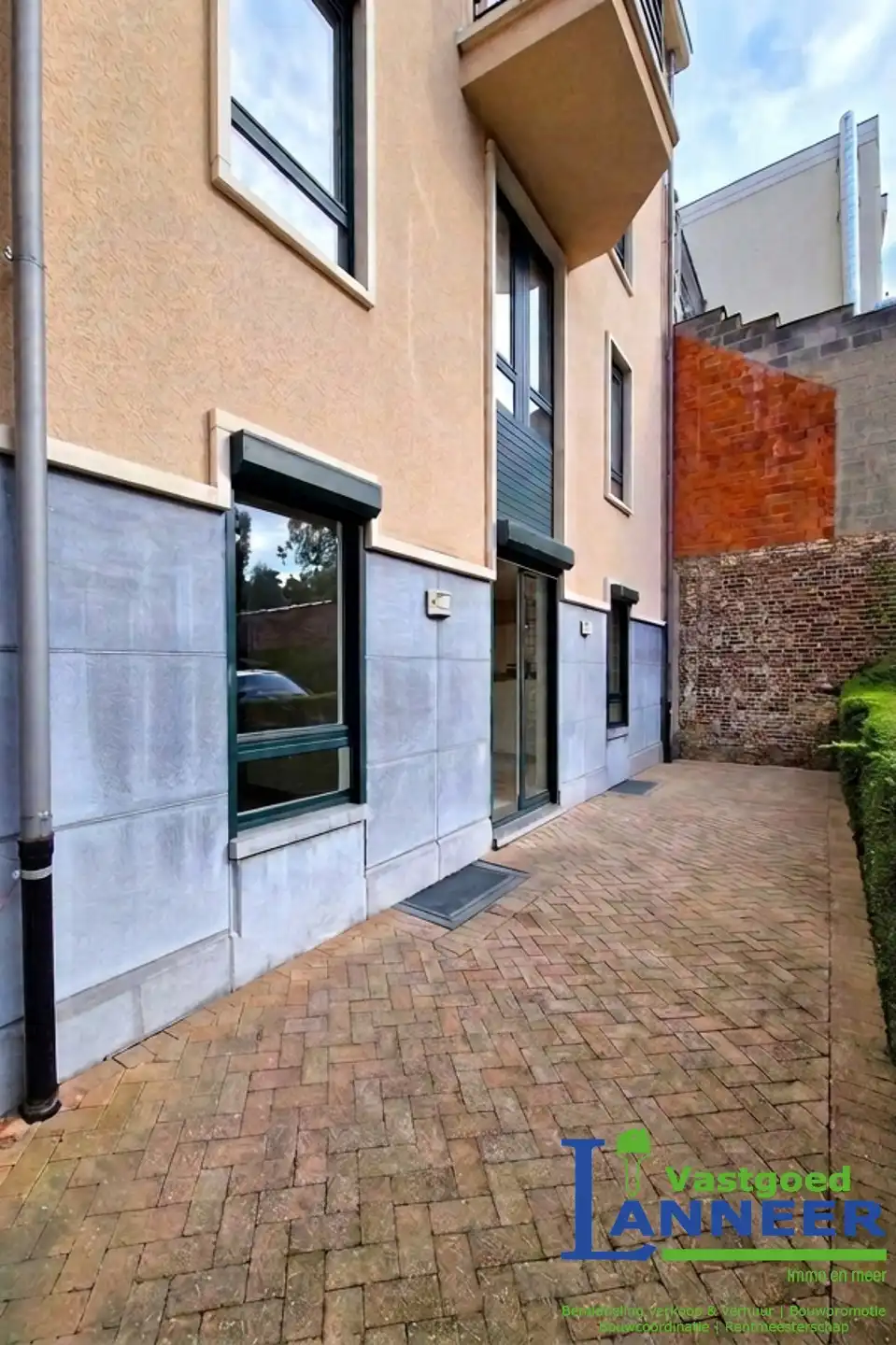 Gelijkvloersappartement met terras en gedeelde tuin te Ukkel foto 5