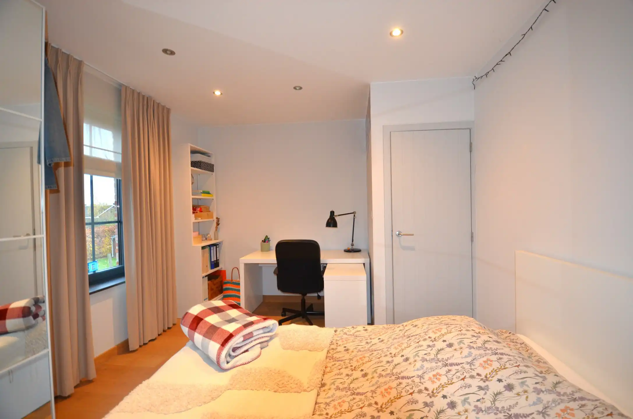 Rustig gelegen stijlvolle woning met 4 slaapkamers foto 22