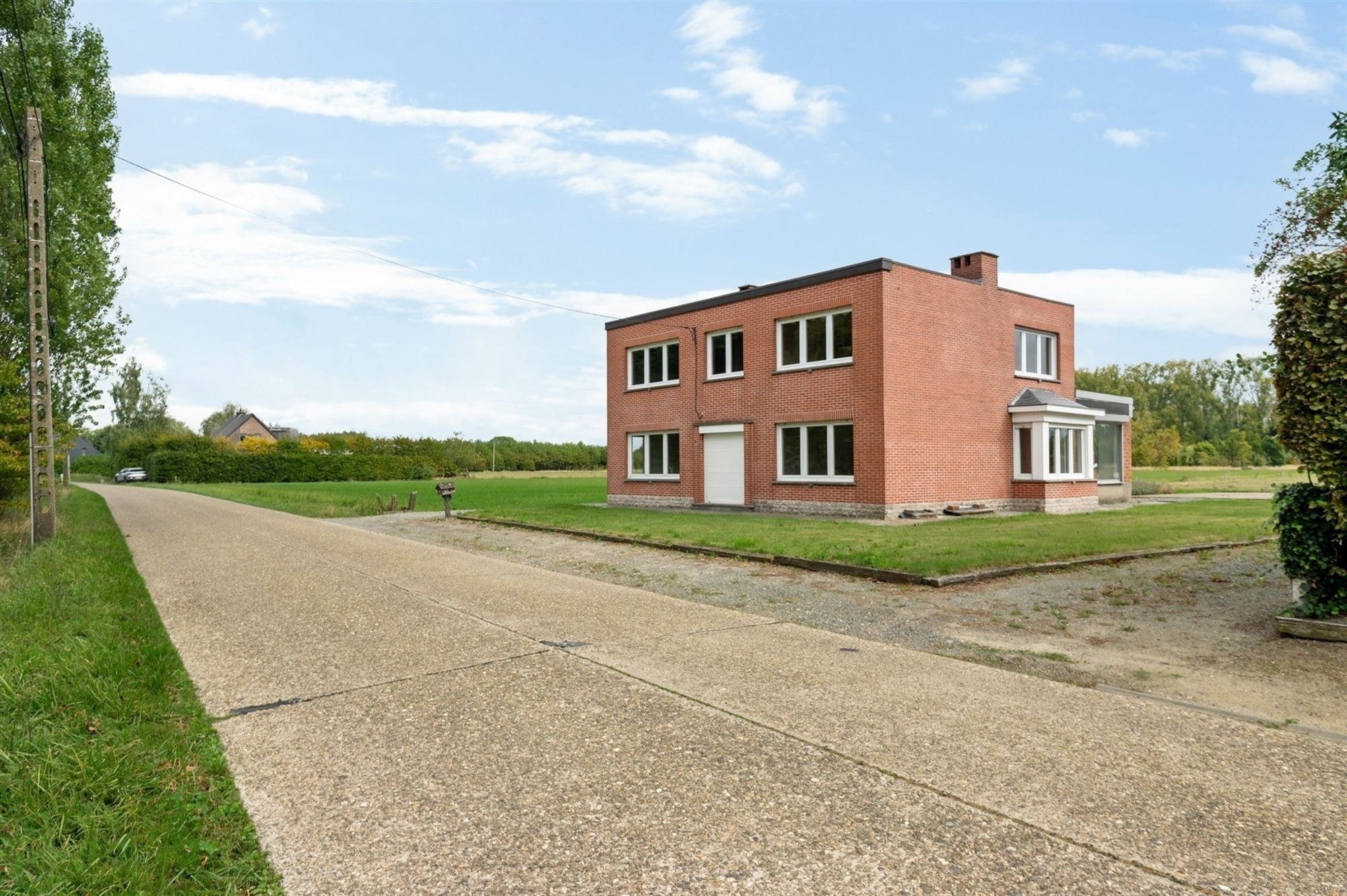 Te renoveren woning met 5 slpks te Koningshooikt foto 2