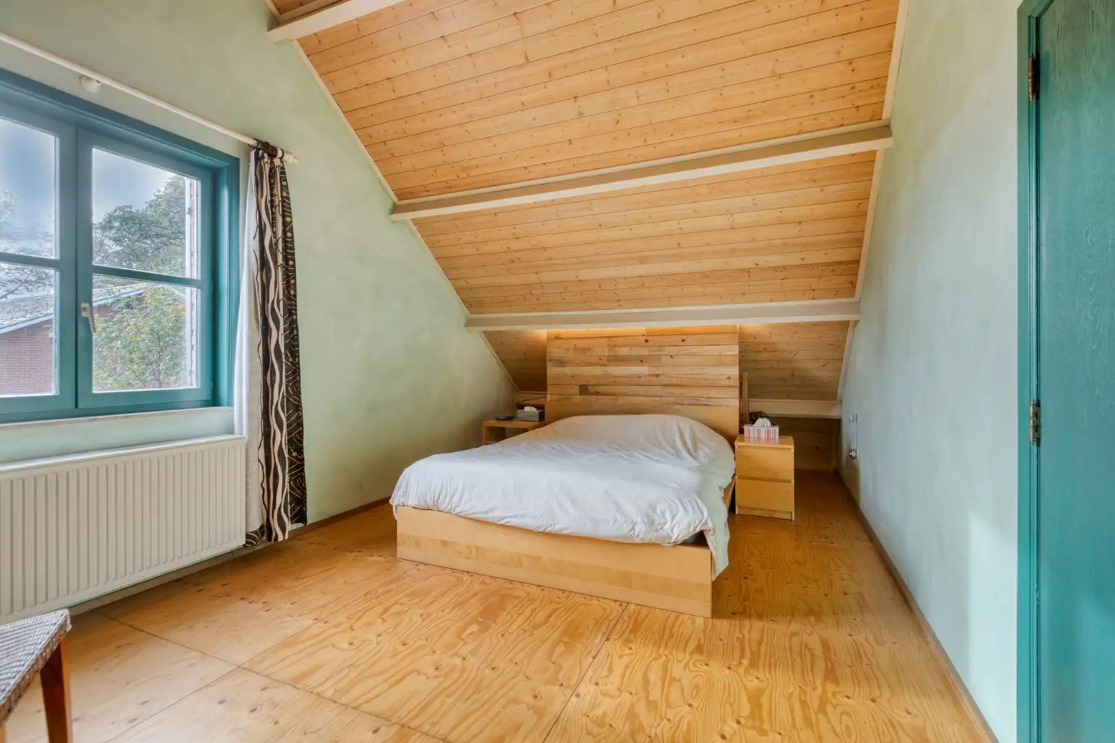 Ruime woning met 5 slpks gelegen op een rustige locatie met een vlotte verbinding naar de omliggende gemeenten !  foto 22
