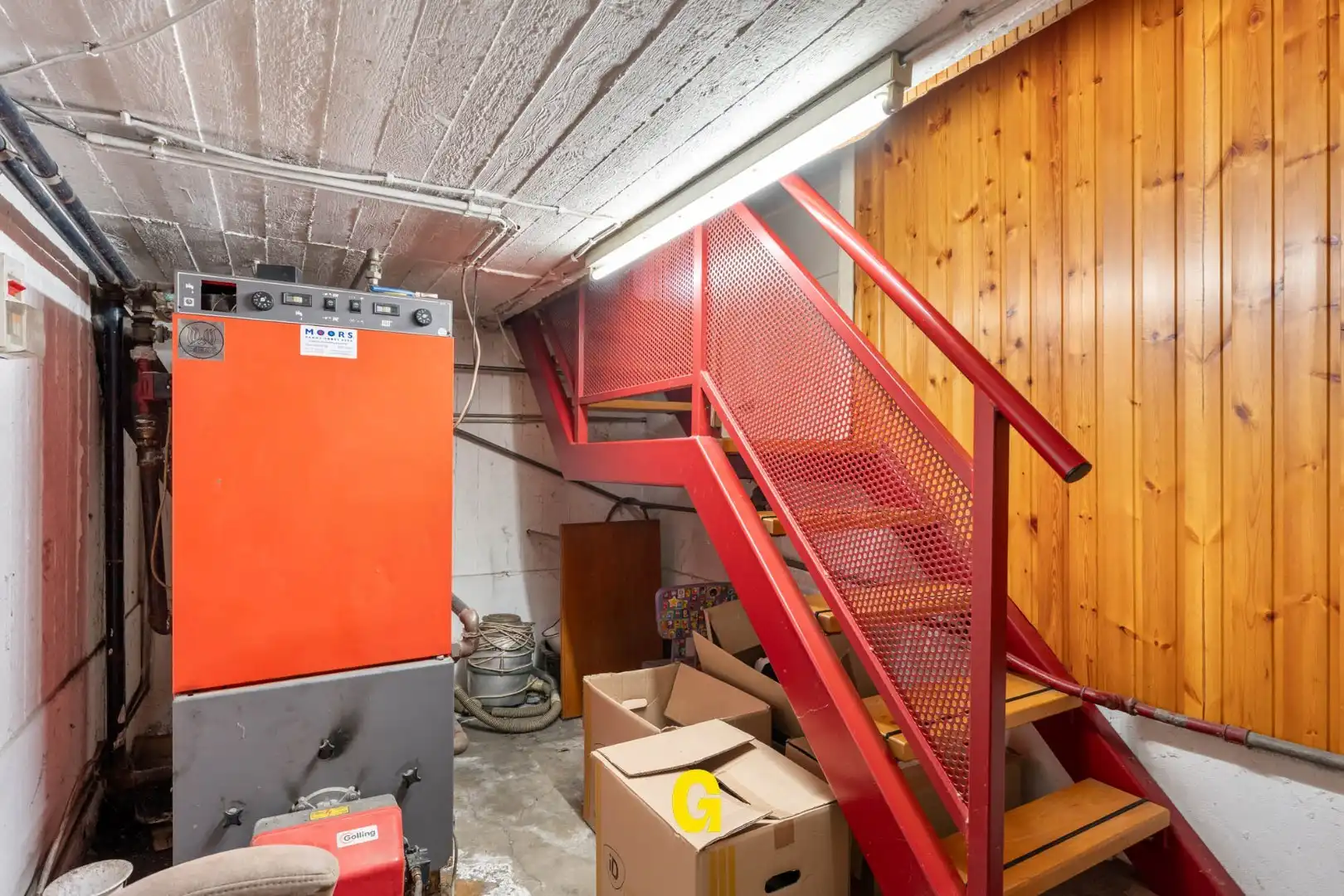 Te renoveren doch verzorgde halfopen woning met vier slaapkamers op 6a 43ca foto 20