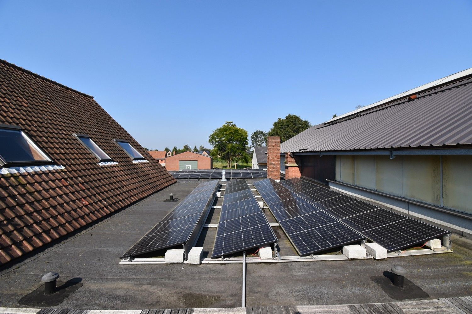 Polyvalent gebouw bestaande uit winkelruimte, appartement en loods foto 5