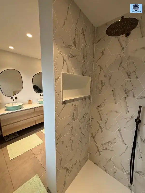 LUXUEUZE RECENTE WONING MET 3 SLAAPKAMERS, GARAGE EN TUIN foto 18