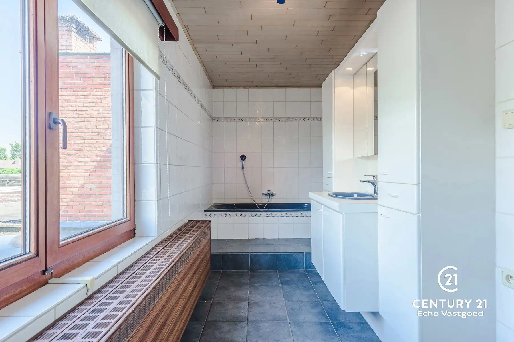 Uitzonderlijk handelspand met woonst, tuin en mogelijkheden foto 25