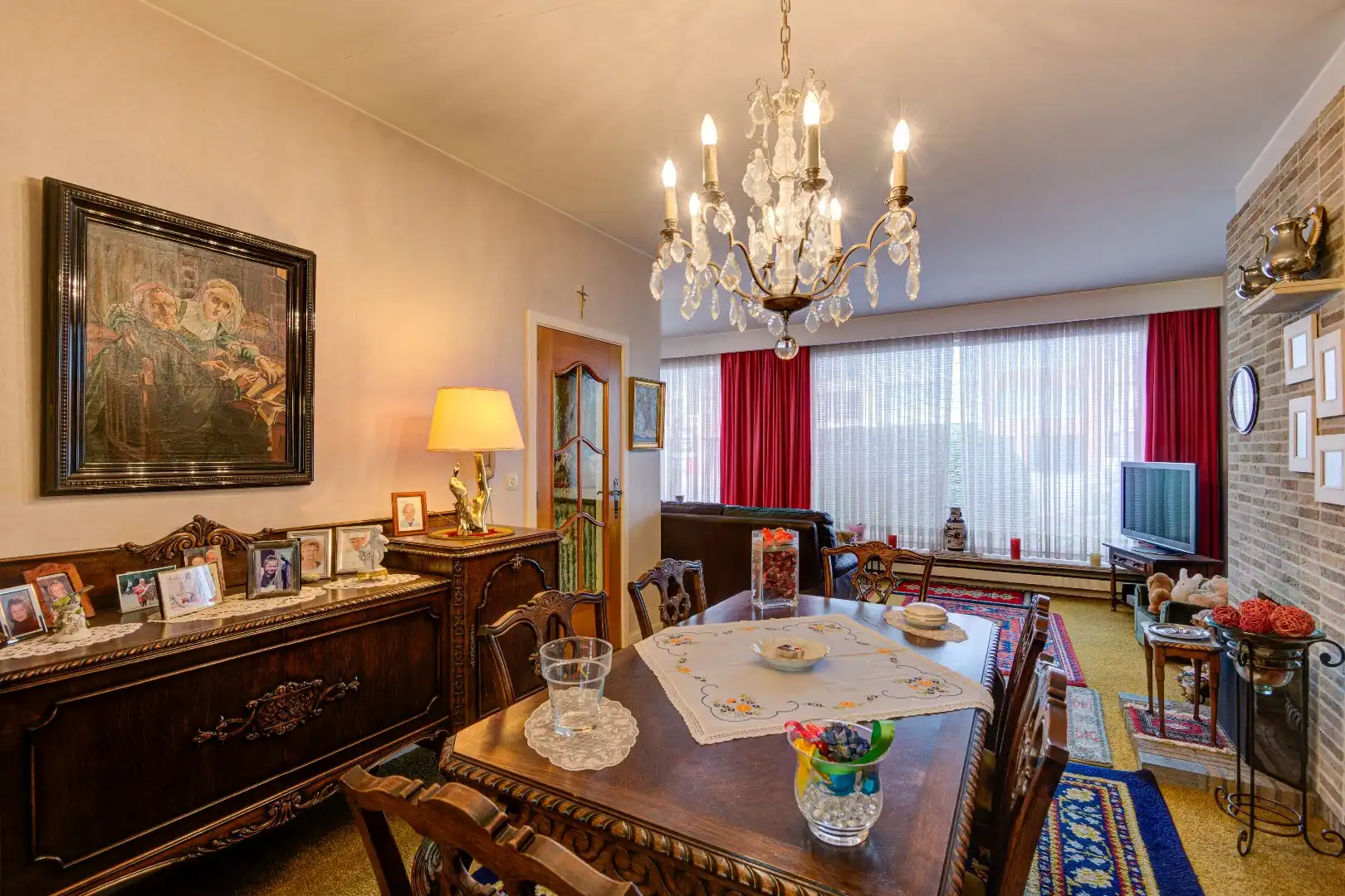 Ruim halfopen woning, 5 slaapkamers en grote tuin foto 5