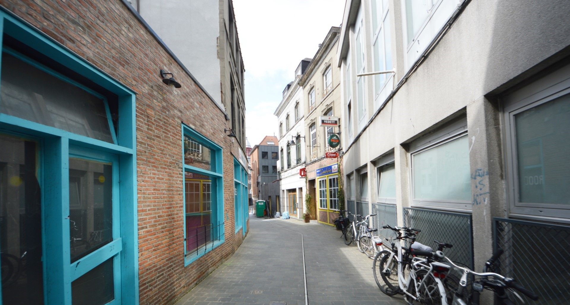 HANDELSEIGENDOM ROZEMARIJNSTRAATJE NABIJ GROTE MARKT foto 15