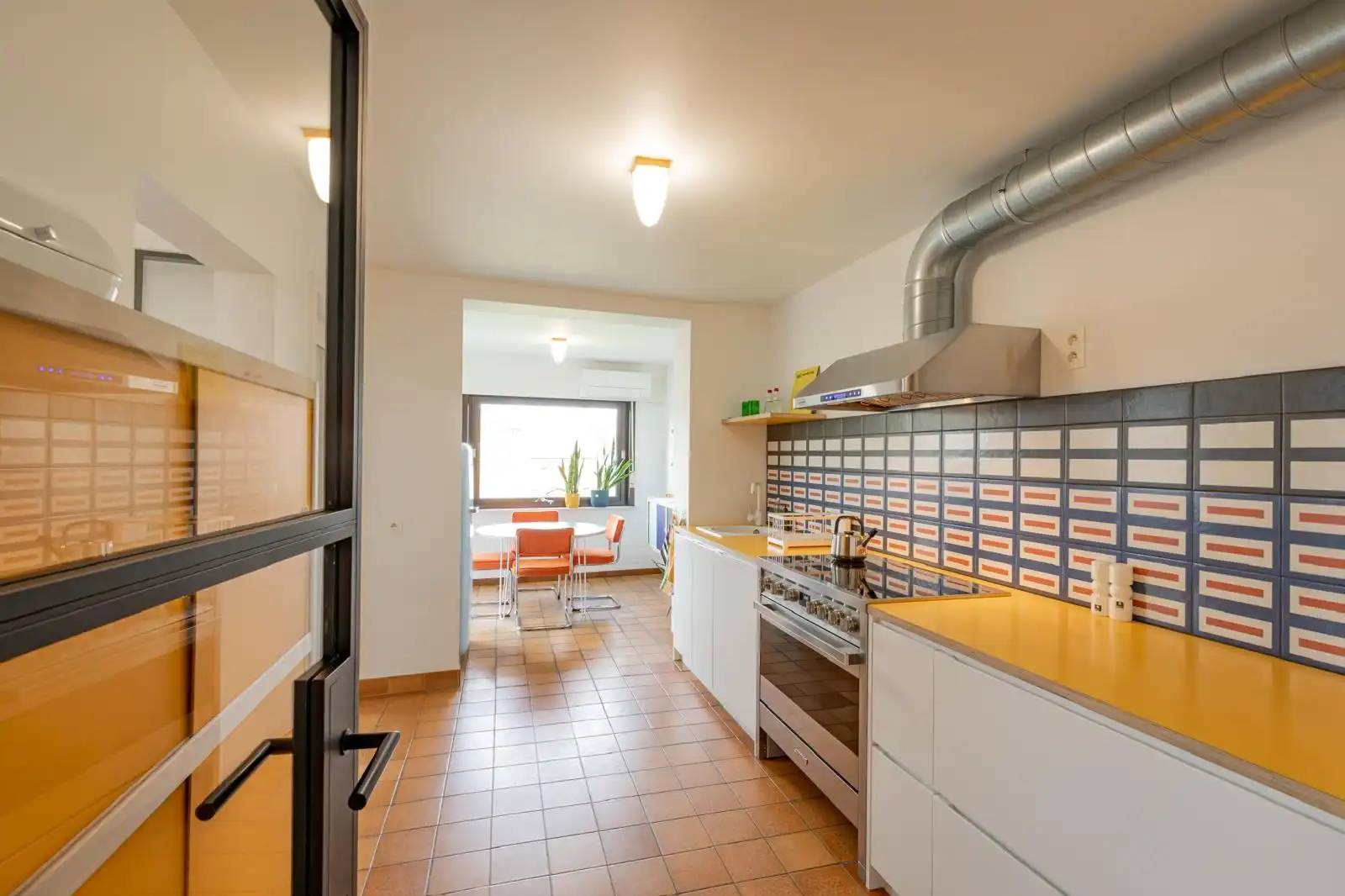 Karaktervolle en lichtrijke architectenwoning met stijlvolle renovatie foto 7