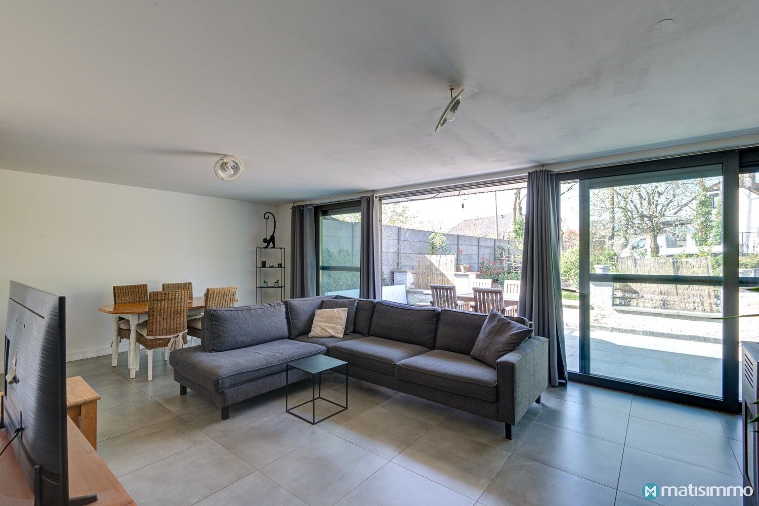 GERENOVEERD, INSTAPKLAAR GELIJKVLOERS APPARTEMENT MET 2 SLAAPKAMERS OP RUSTIGE LIGGING IN AS foto 9