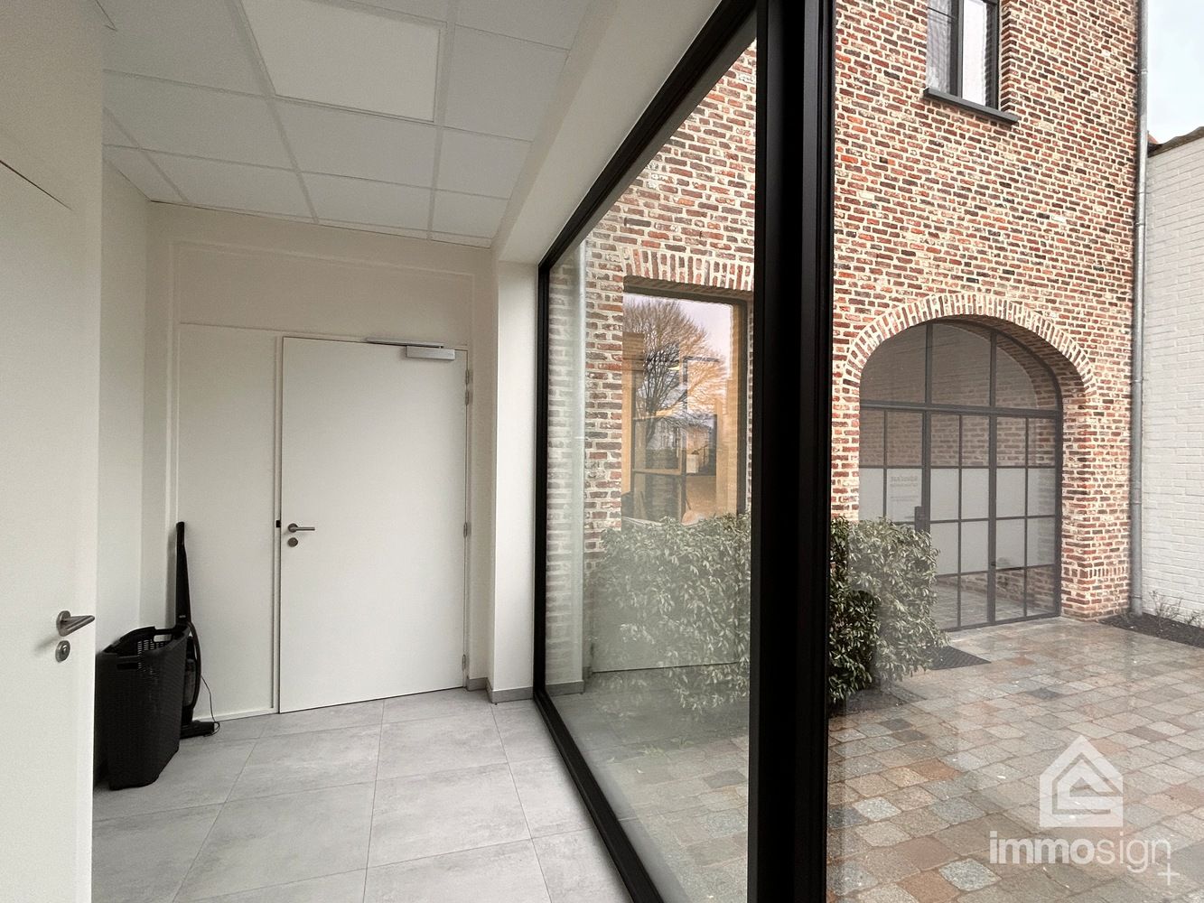 Gelijkvloers handelspand op toplocatie in het hart van Peer! foto 10