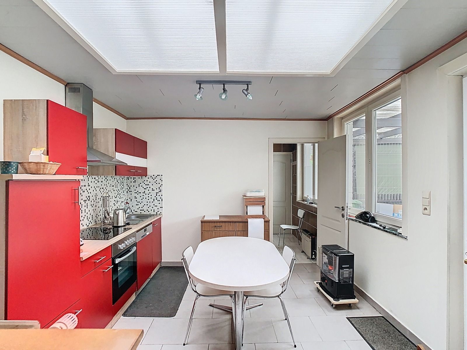 Rustig gelegen, Ruime HOB met 3 SLPK, Garage én Grote Tuin! foto 8