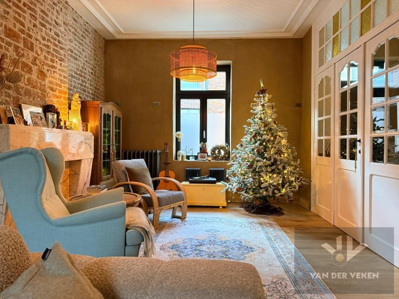 Prachtige woning met 4 slaapkamers. foto 3