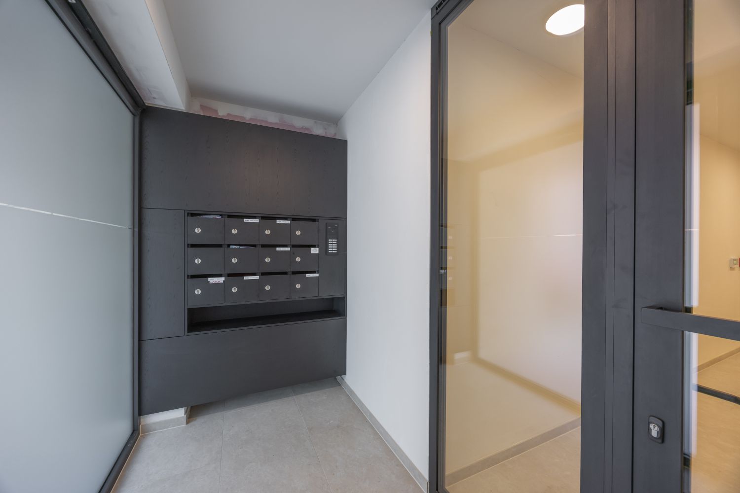Nieuwbouwappartement met 2 slaapkamers vlakbij het centrum foto 28