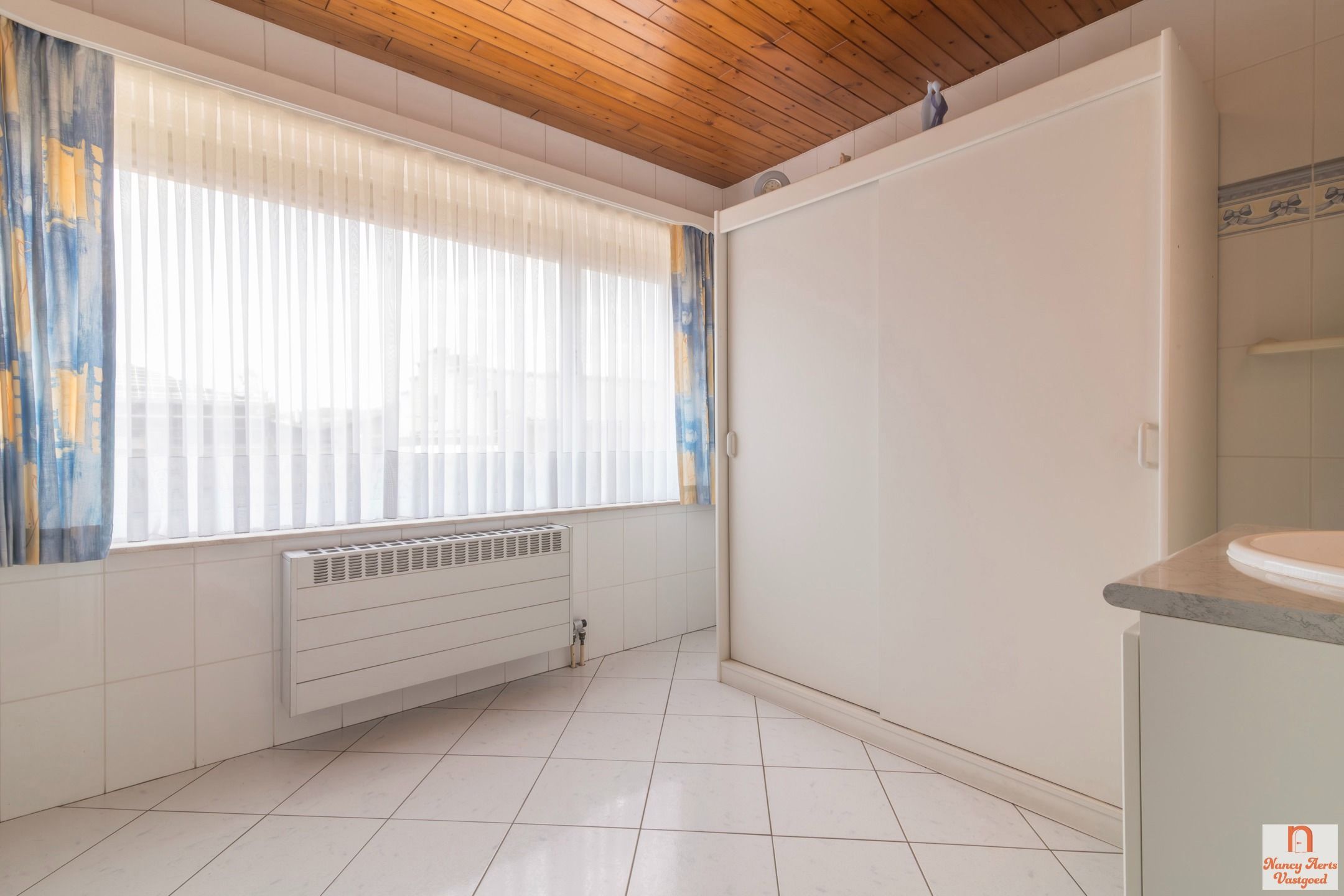 Vrijstaande, goed onderhouden woning op 20 are grond foto 43