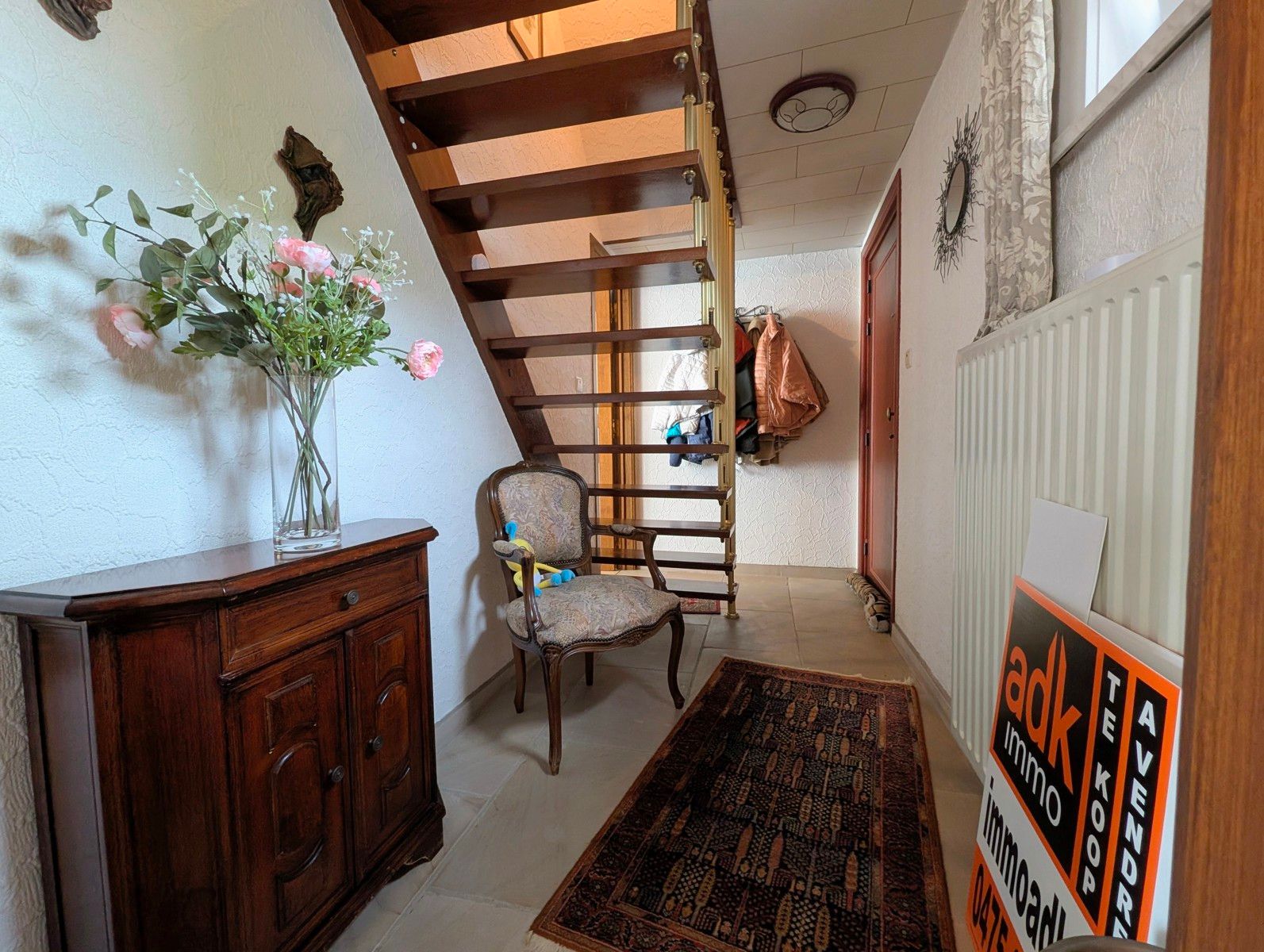 Vrijstaande villaatje met nieuwe keuken & badkamer. (op 519m² grond) foto 5