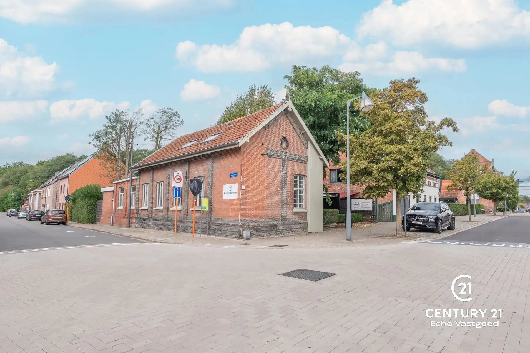 Multifunctioneel handelspand met privéparking op topligging! foto 4