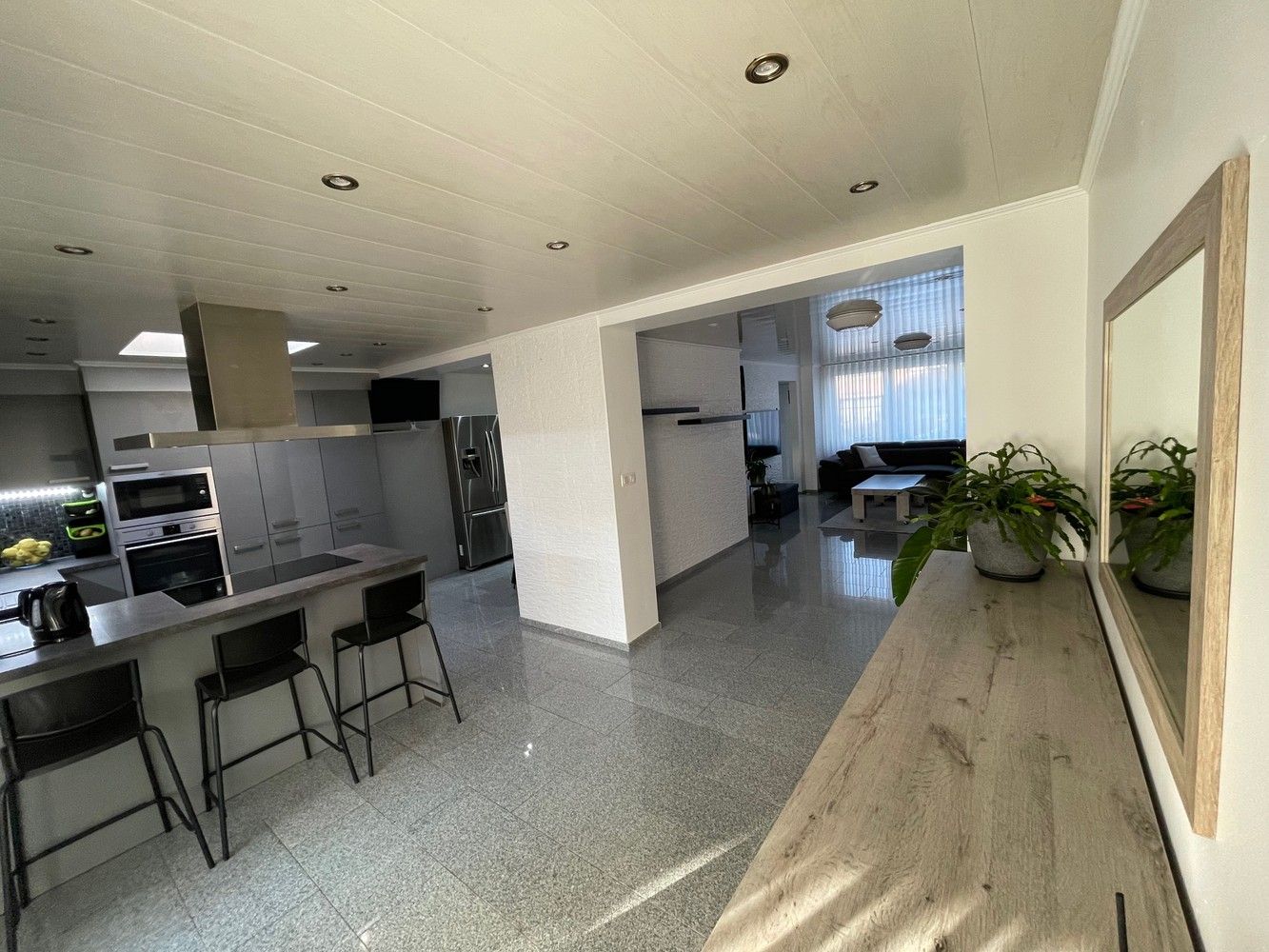 Genk, Kraaistraat 11 – Volledig gerenoveerde en energiezuinige (EPC B) rijwoning met 3 slaapkamers, terras en tuin gelegen in een rustige woonwijk. foto 5
