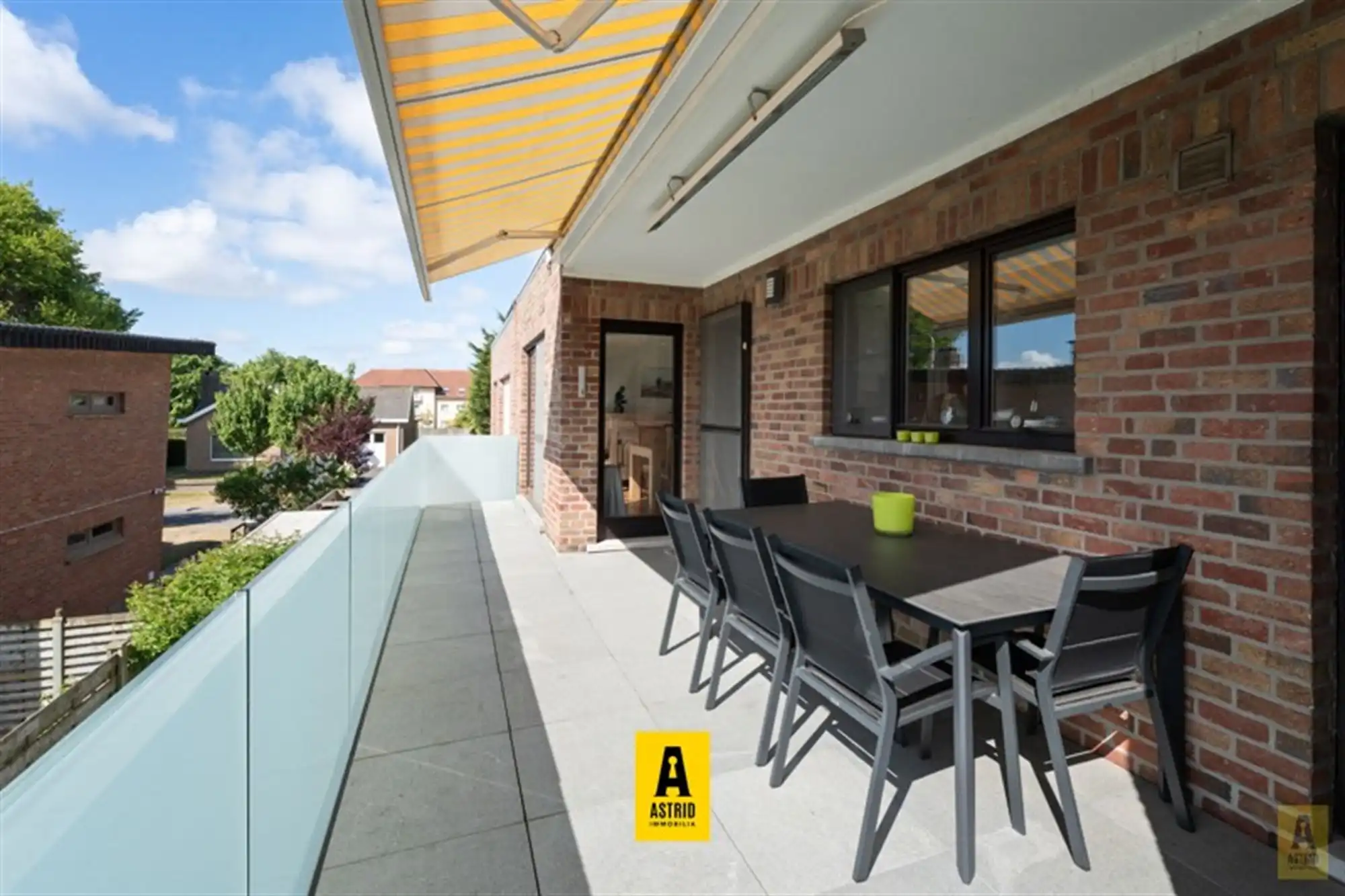 Karaktervolle voormalige dokterswoning met zee aan ruimte en mogelijkheden! foto 16