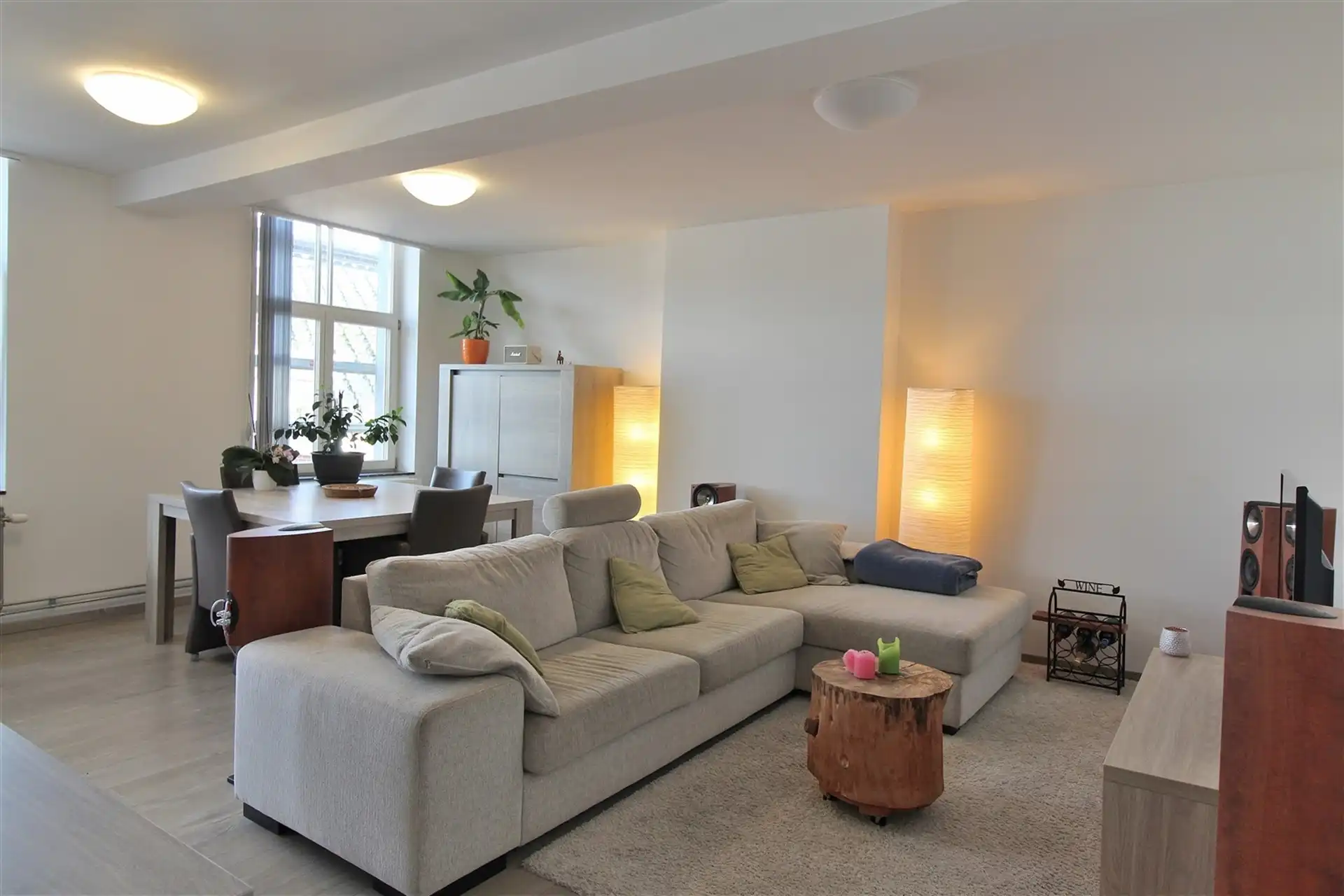 Compleet gerenoveerd appartement met 2 slaapkamers te Meerbeek foto {{pictureIndex}}