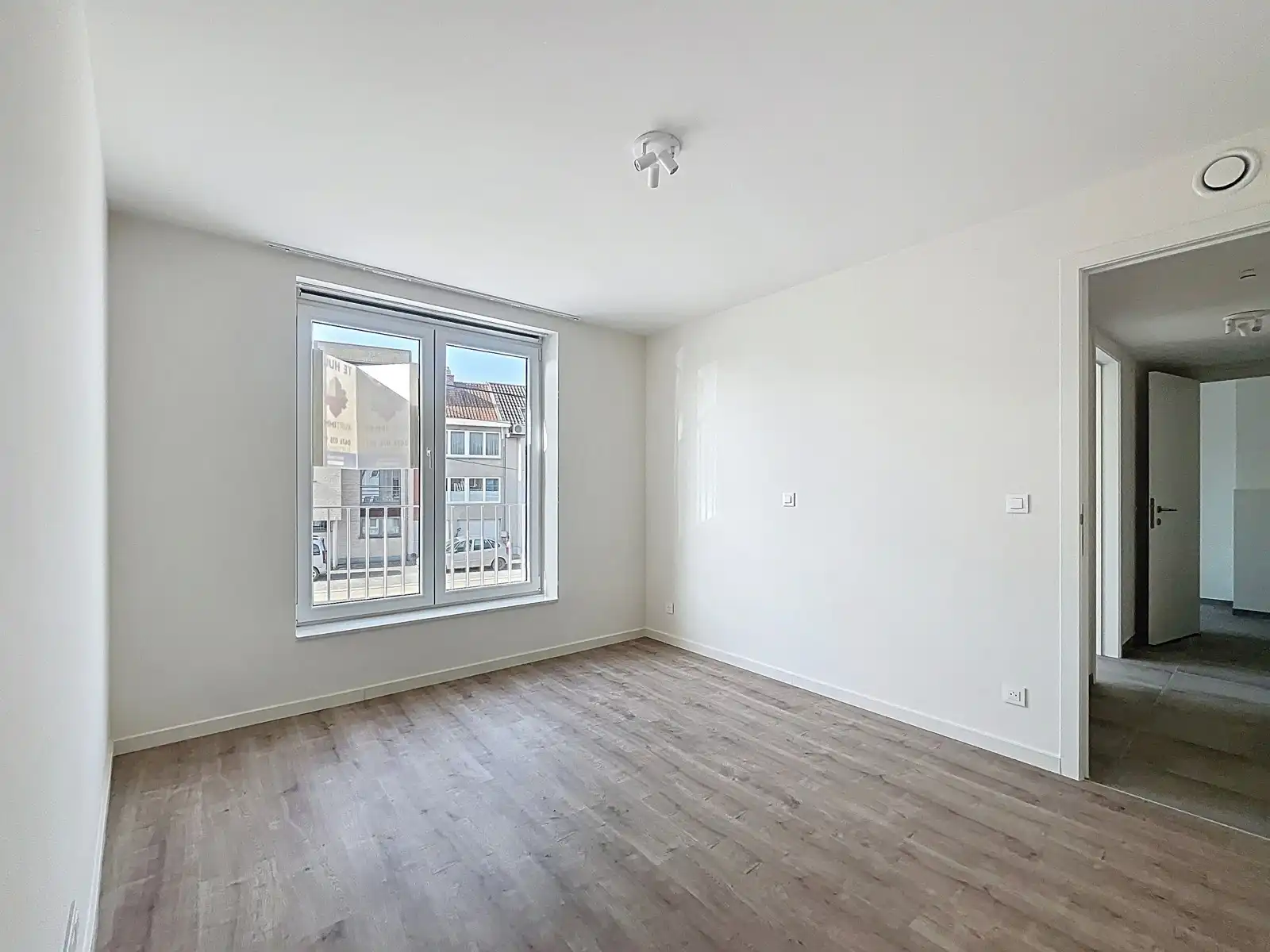 Gelijkvloers Kantoor met woonst (2 SLPK), nieuwbouw! foto 10