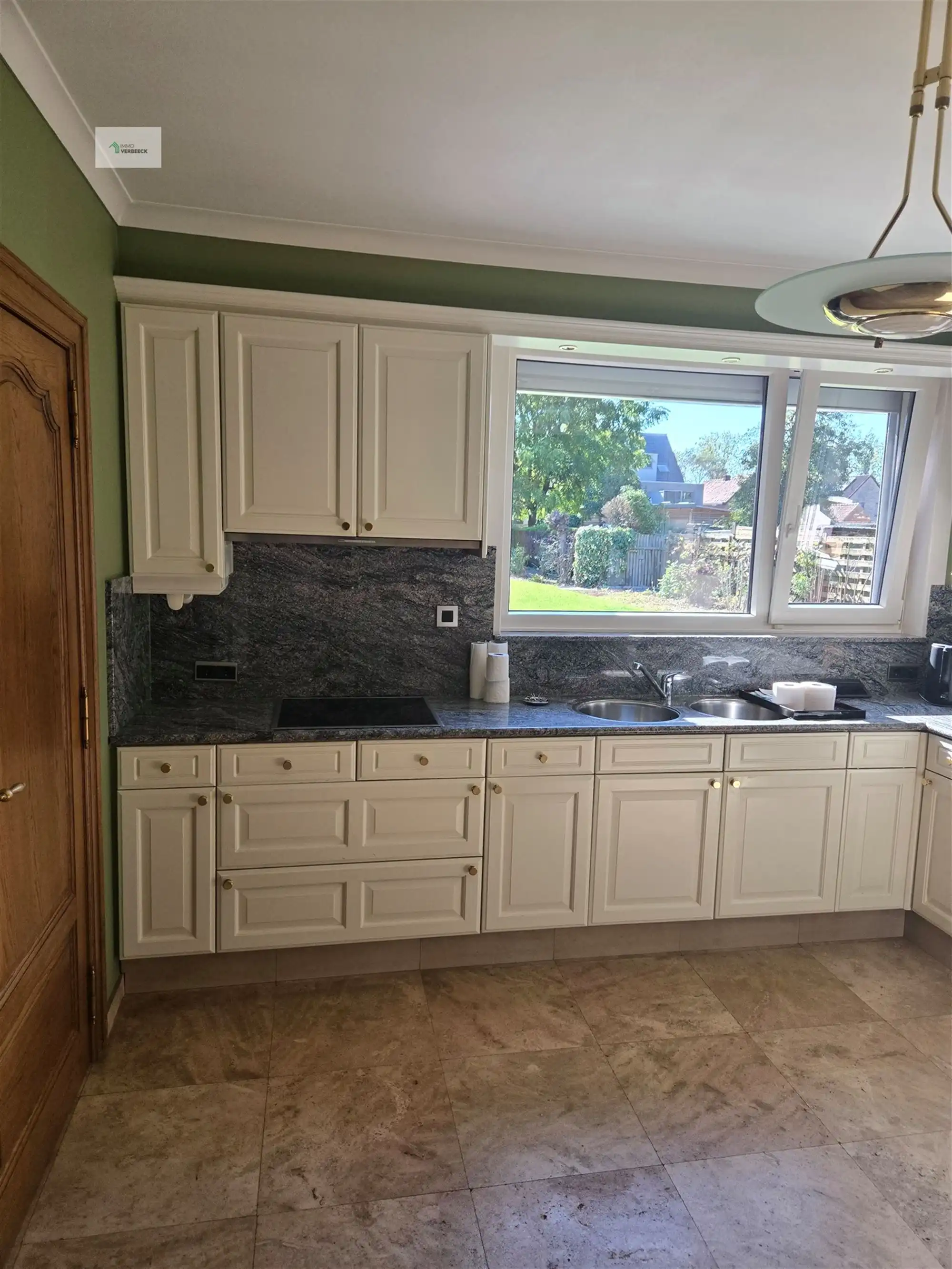 Ruime woning met 4 slaapkamers op 914 m² te Bale foto 7