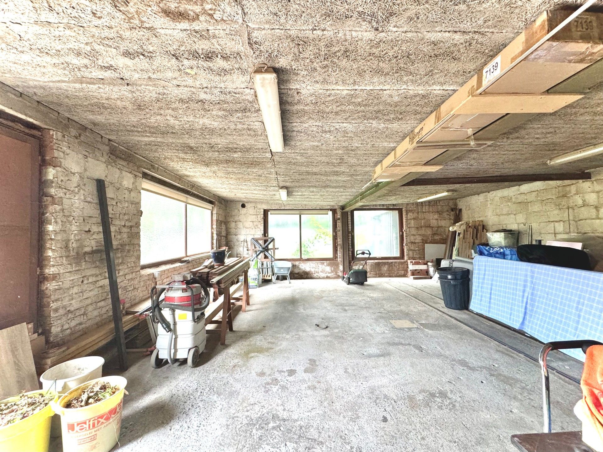 Brede gevelwoning met 3 kamers, tuin, garage en ruim bijgebouw foto 5