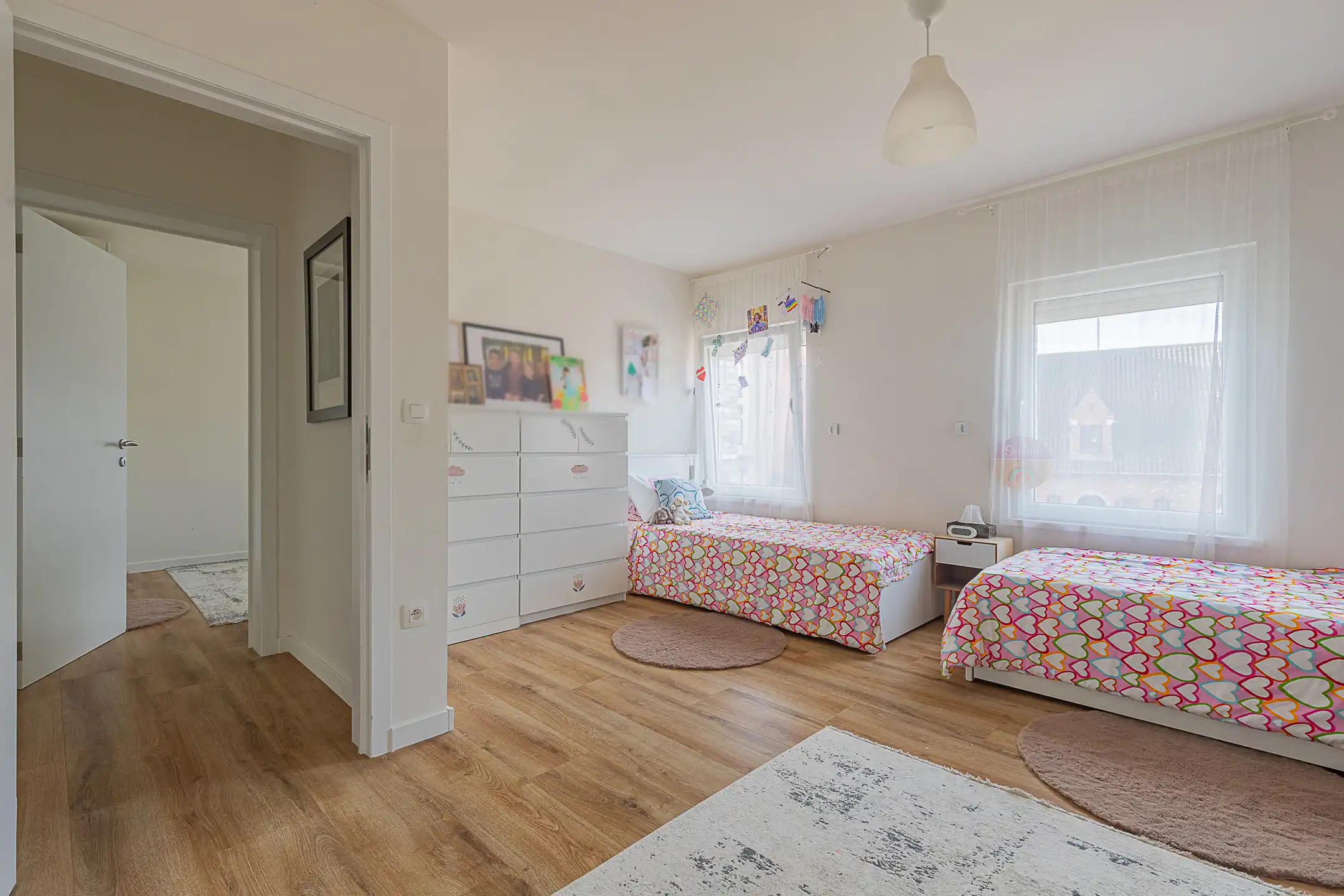 HERZELE- Recent gerenoveerde woning op centrale locatie  foto 10