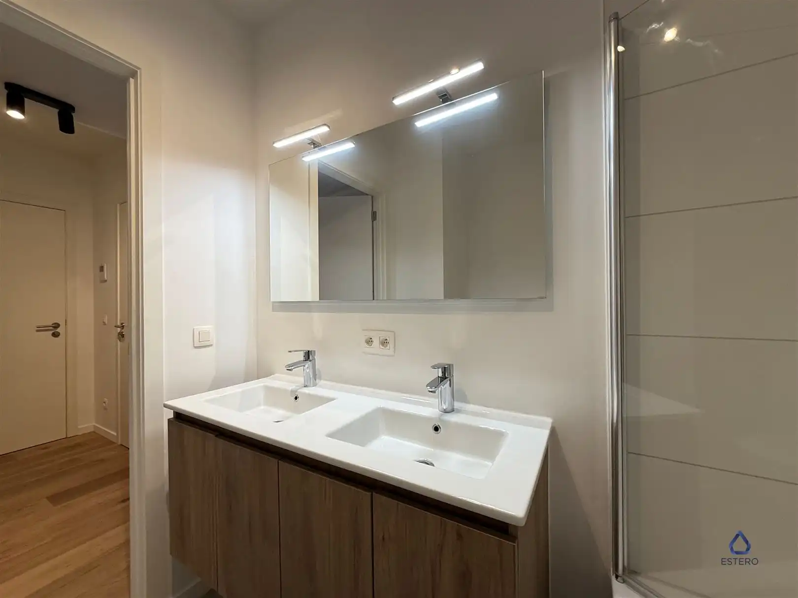 Modern nieuwbouwappt 2-SLK met Terras te Tour & Taxis foto 13