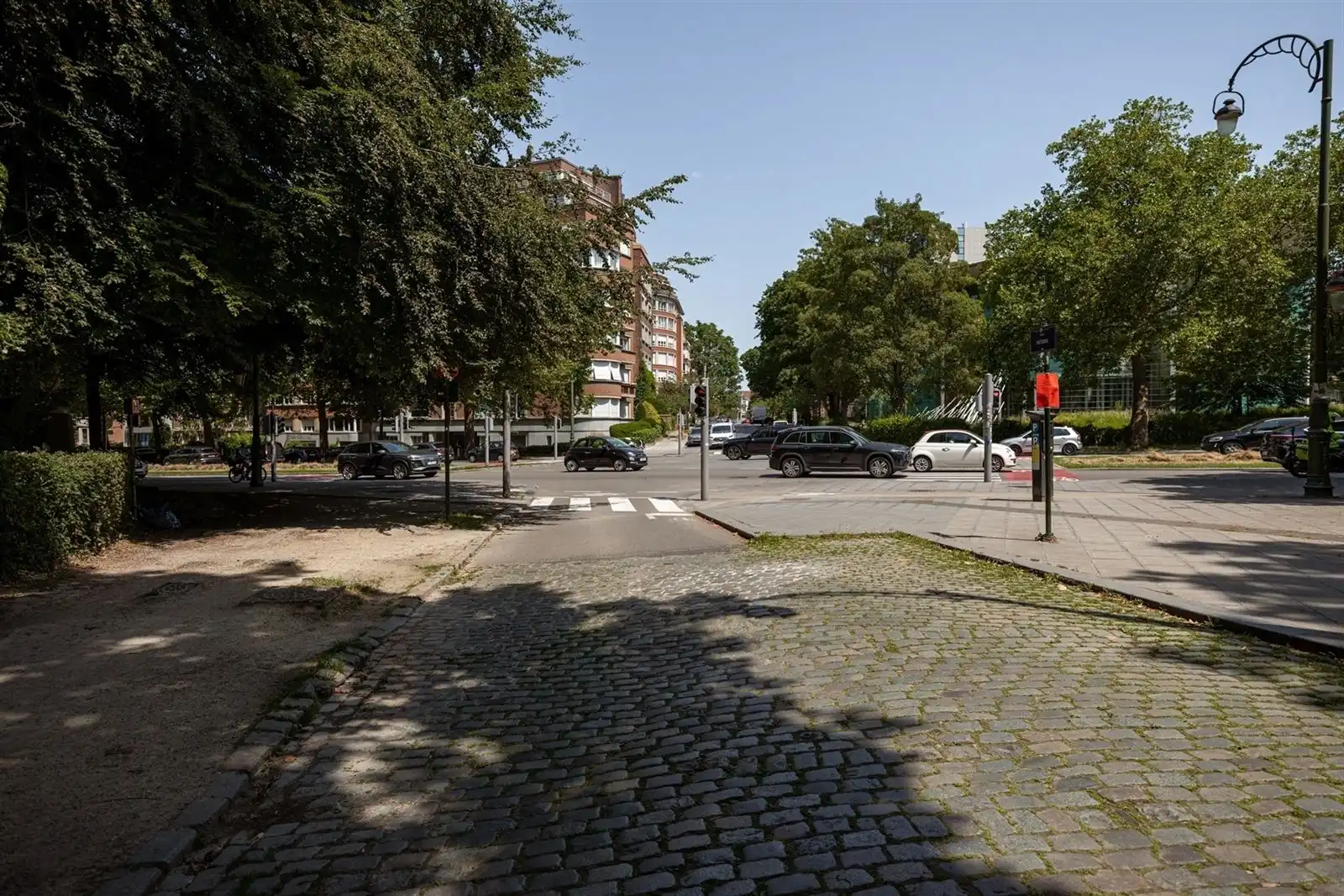 CAMBRE – Uitzonderlijk luxueus gelijkvloersappartement met tuin tegenover Ter Kamerenbos

  foto 31
