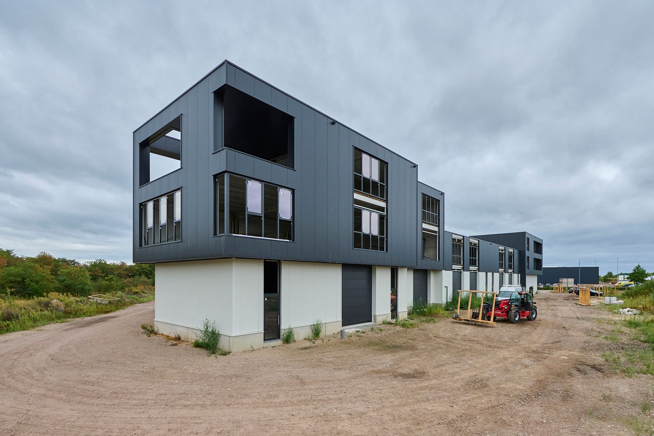TE KOOP GENK: KMO-unit | kantoren | woonst - Kompellaan foto 8