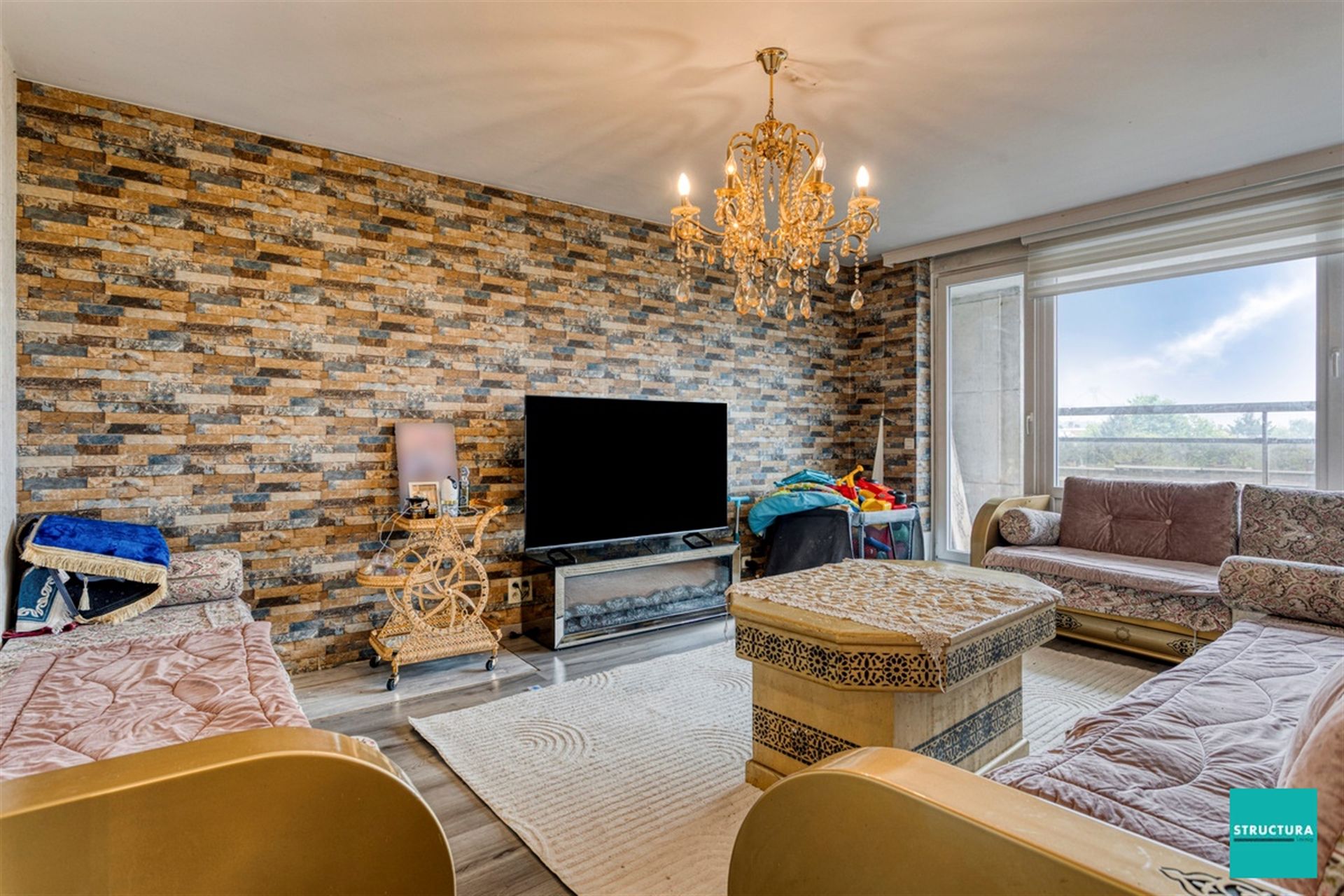 


Zeer aangename éénkamerappartement te koop in Jette.


 foto {{pictureIndex}}