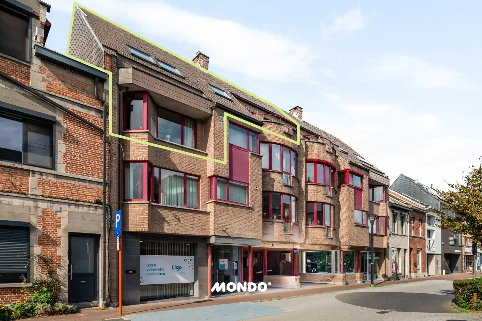 Ruim duplexappartement met 3 slaapkamers, terras en garage foto 18