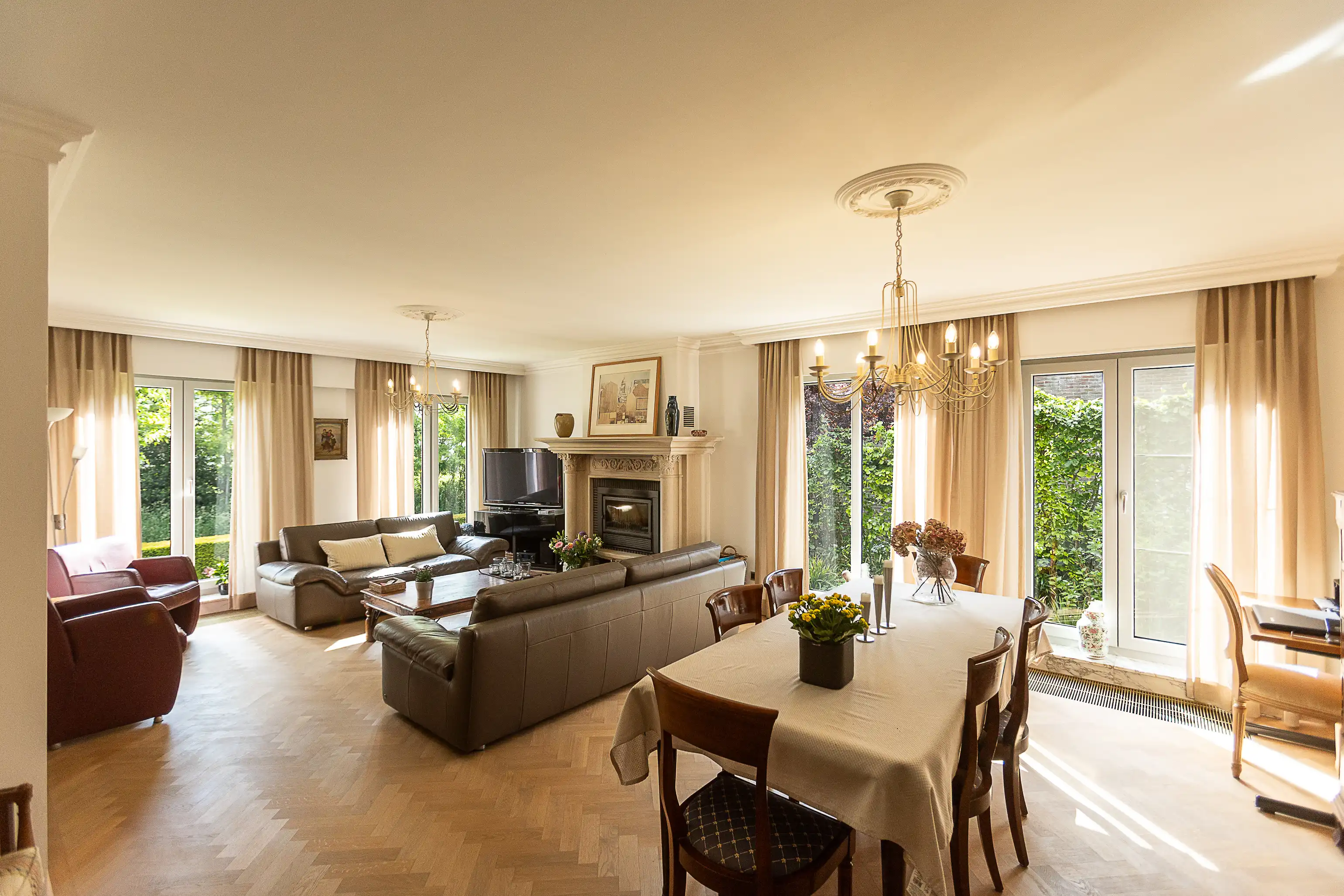 Karaktervolle, perfect onderhouden woning in Aalter foto 7