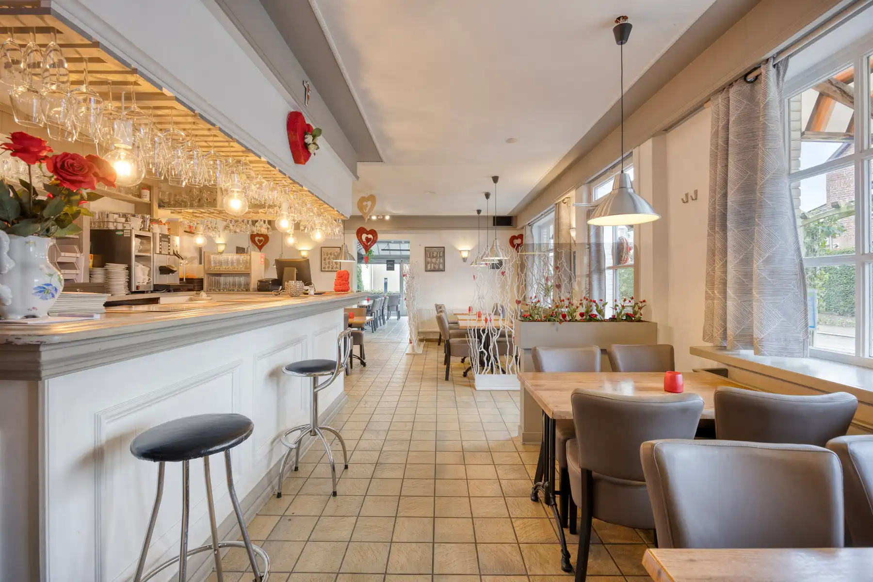 veelzijdig handelshuis met woonst en appartement foto 3