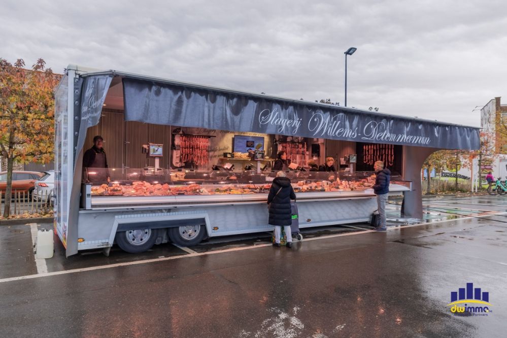 Complete markthandel in vleeswaren te koop - Oost-Vlaanderen foto {{pictureIndex}}